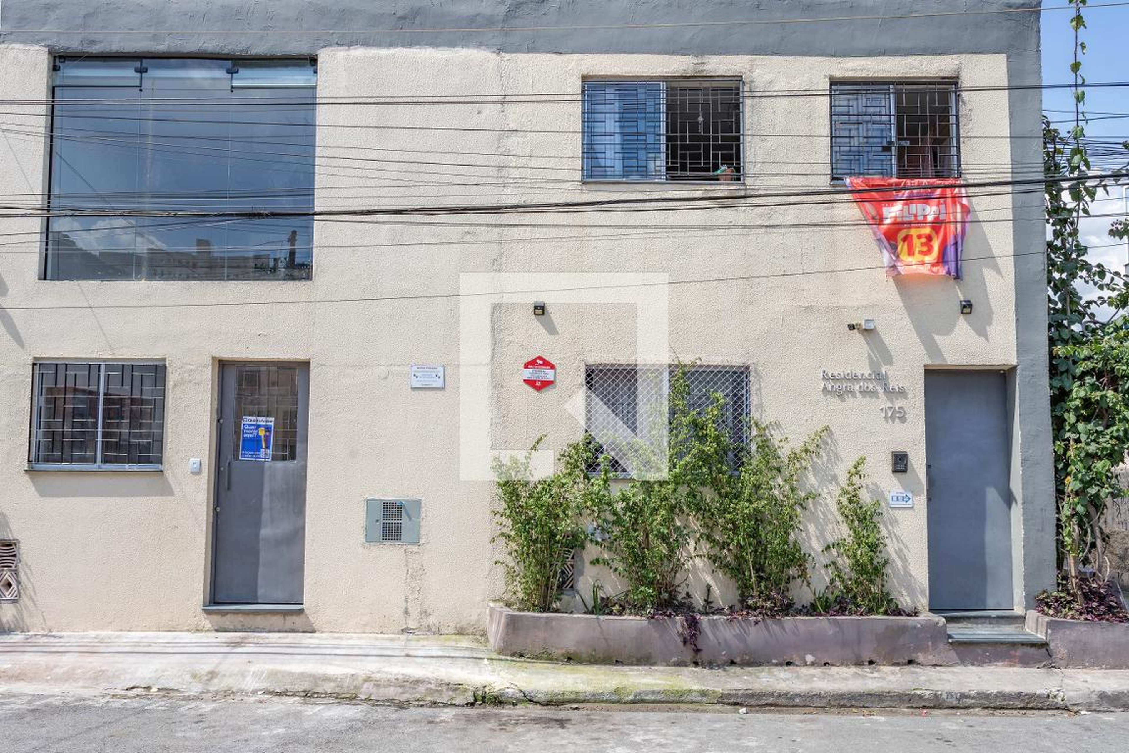 Fachada Condomínio em Rua Angra dos Reis, 173
