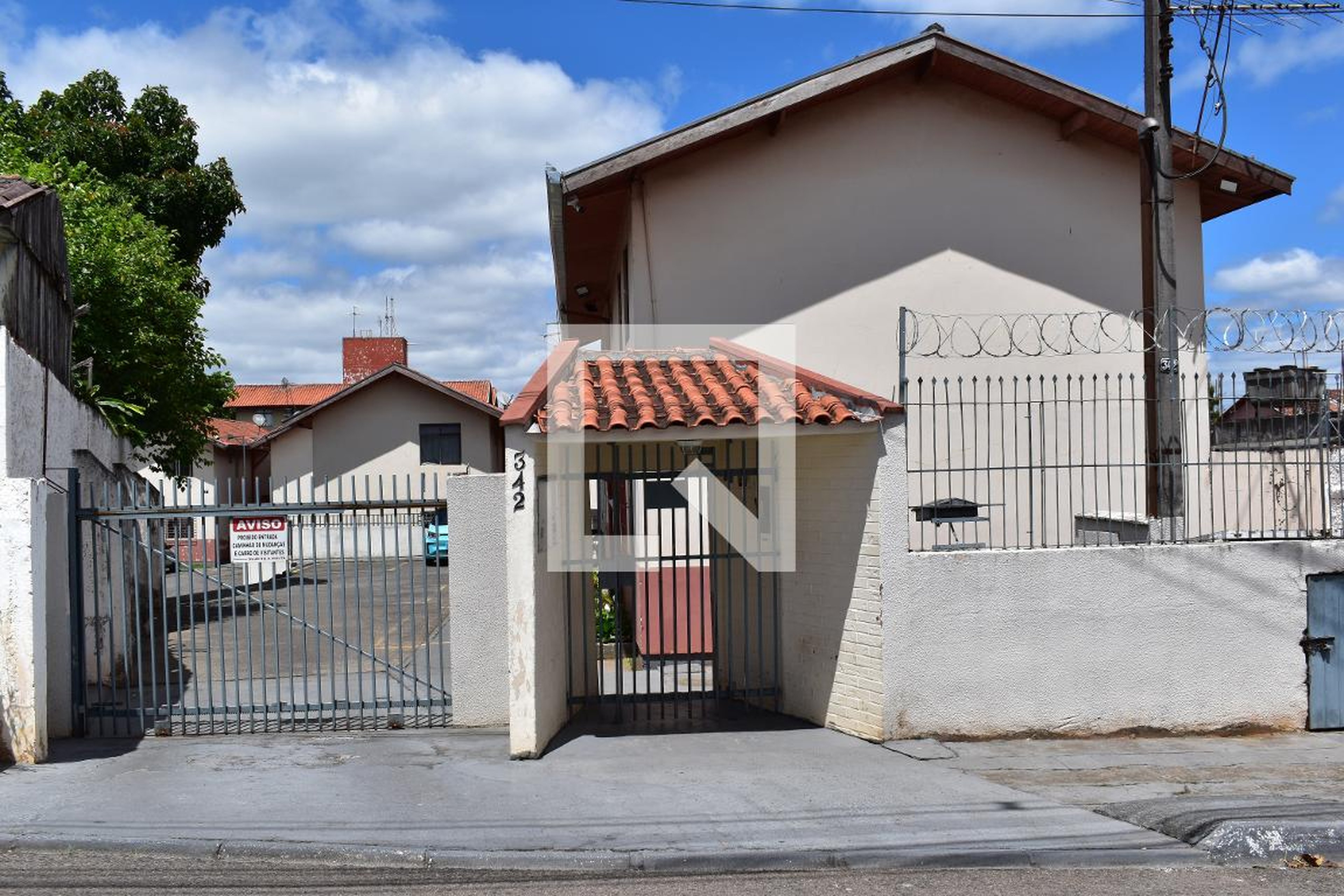 Fachada do condomínio Condomínio em Rua Erval Velho, 342