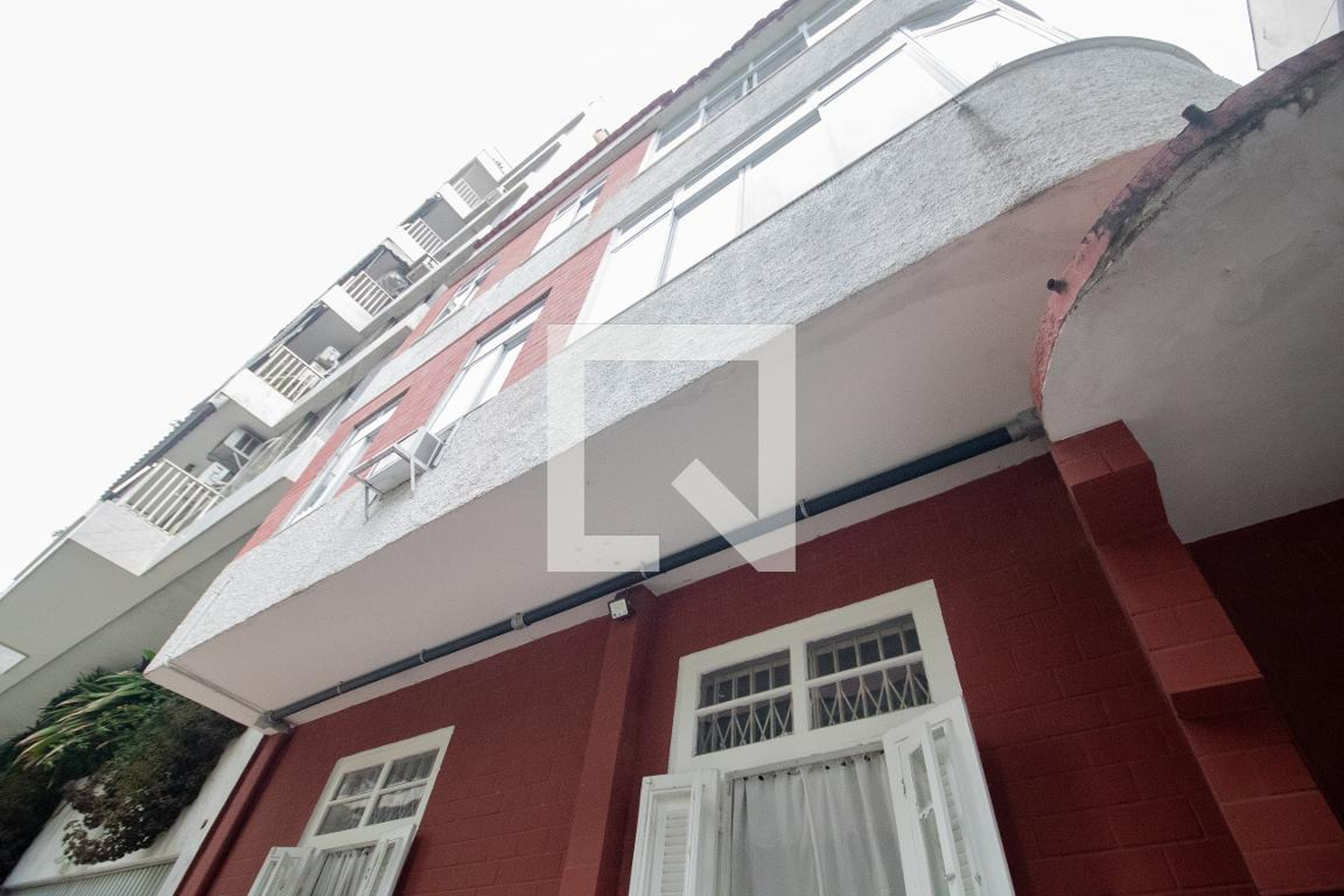 Fachada Condomínio em Rua Alberto de Campos, 187