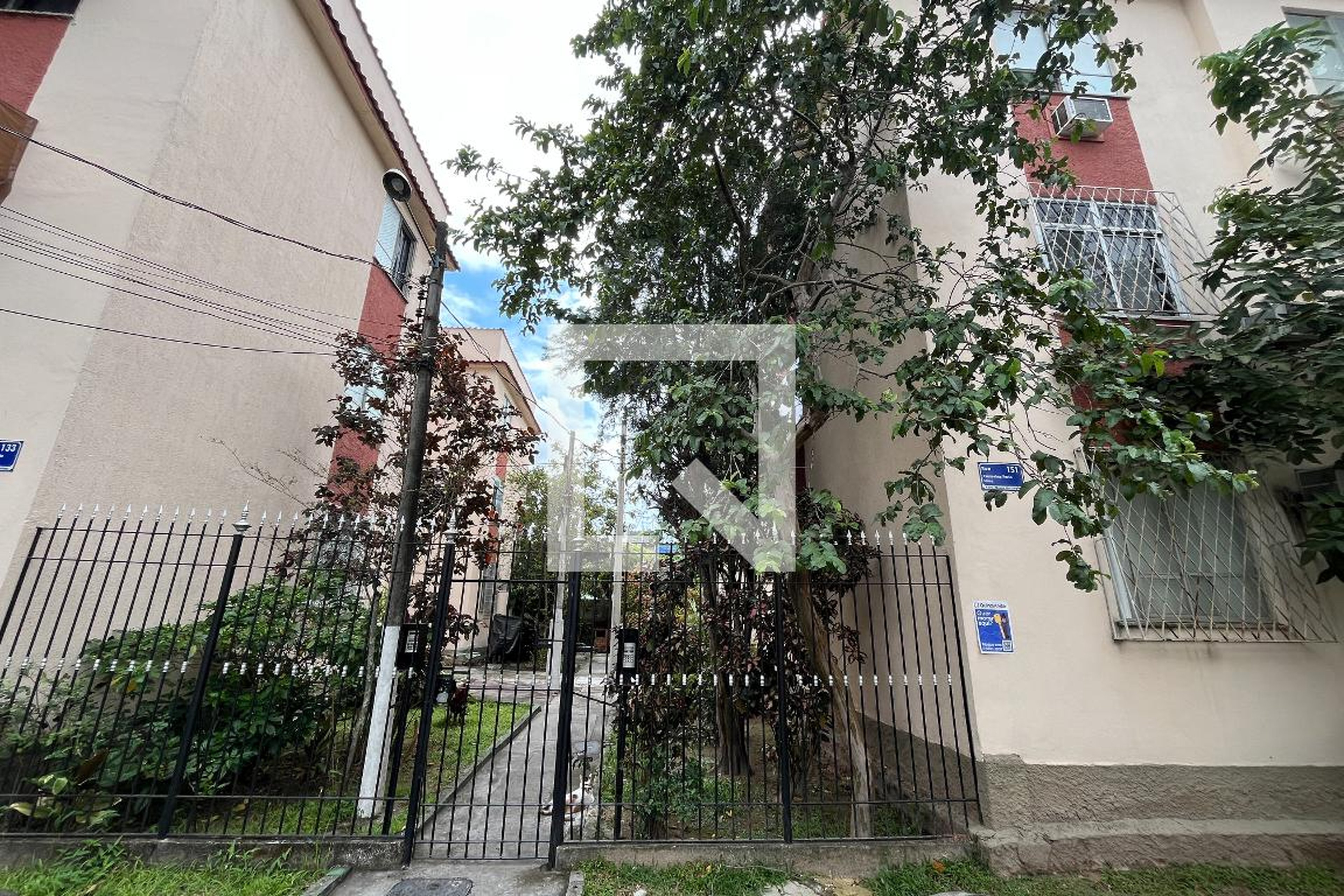 Fachada Condomínio em Rua Castorina Faria Lima, 151