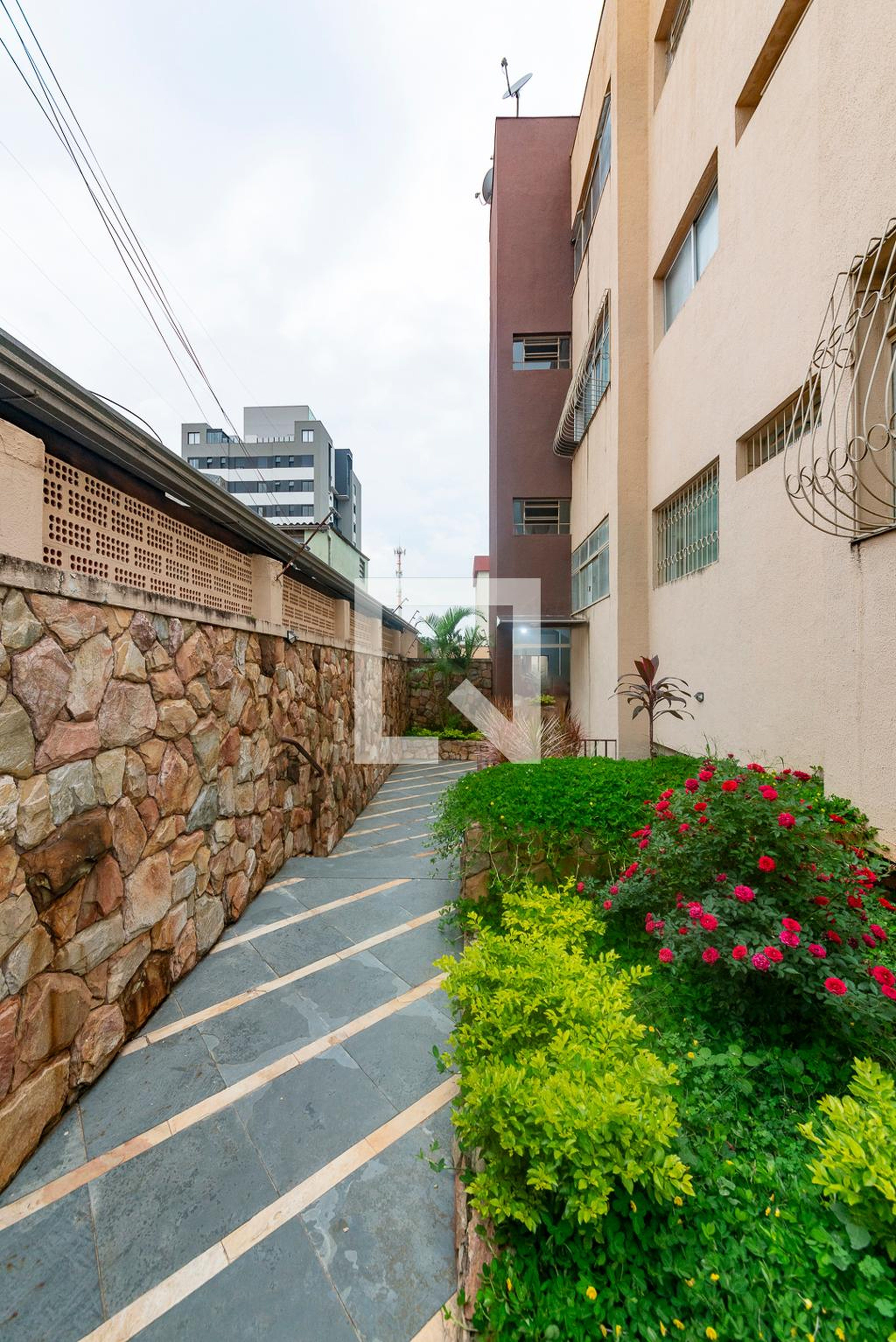 Entrada Condomínio em Rua Francisco Bicalho, 546