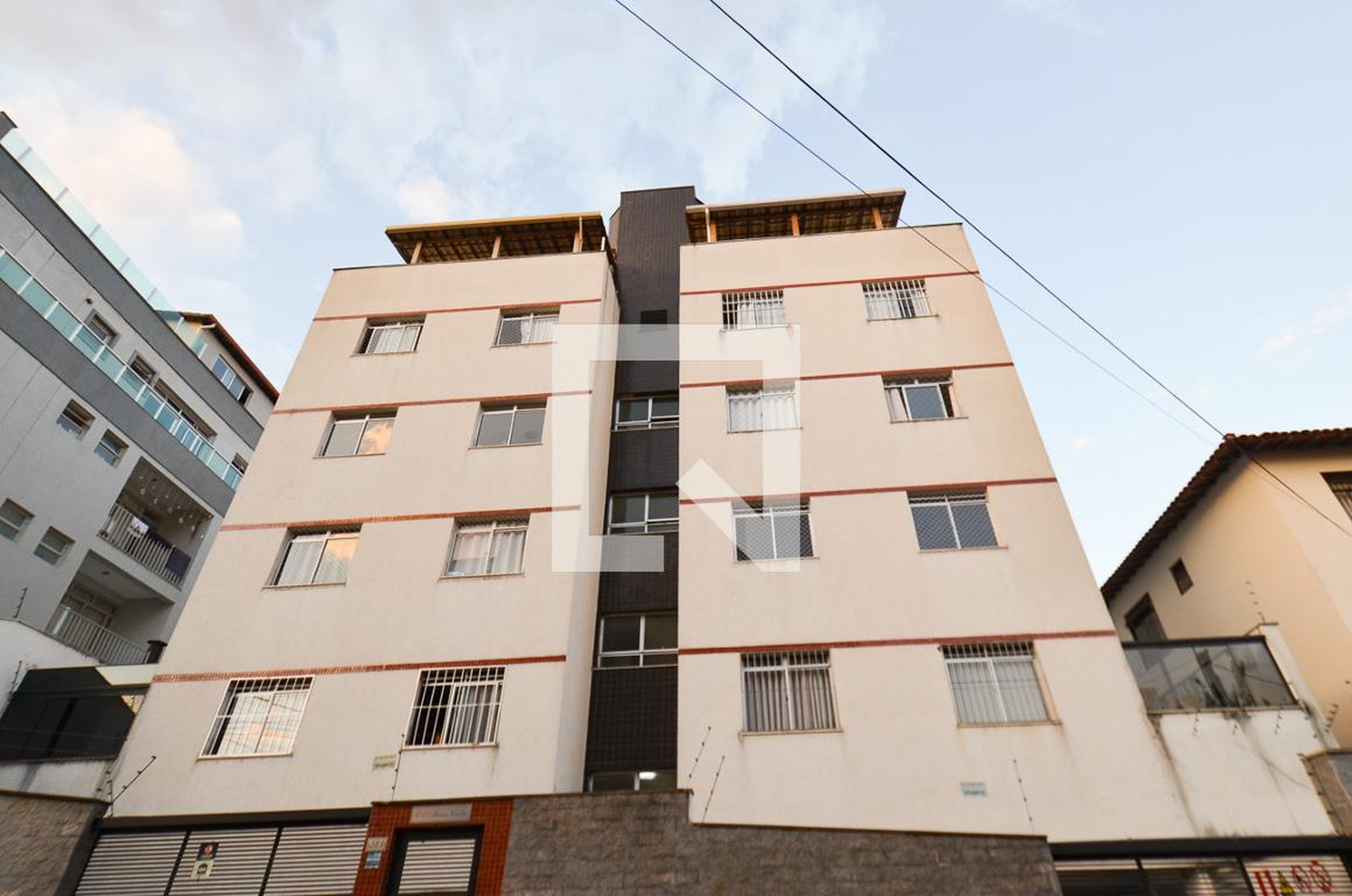 Fachada Condomínio em Rua Stela de Souza, 281