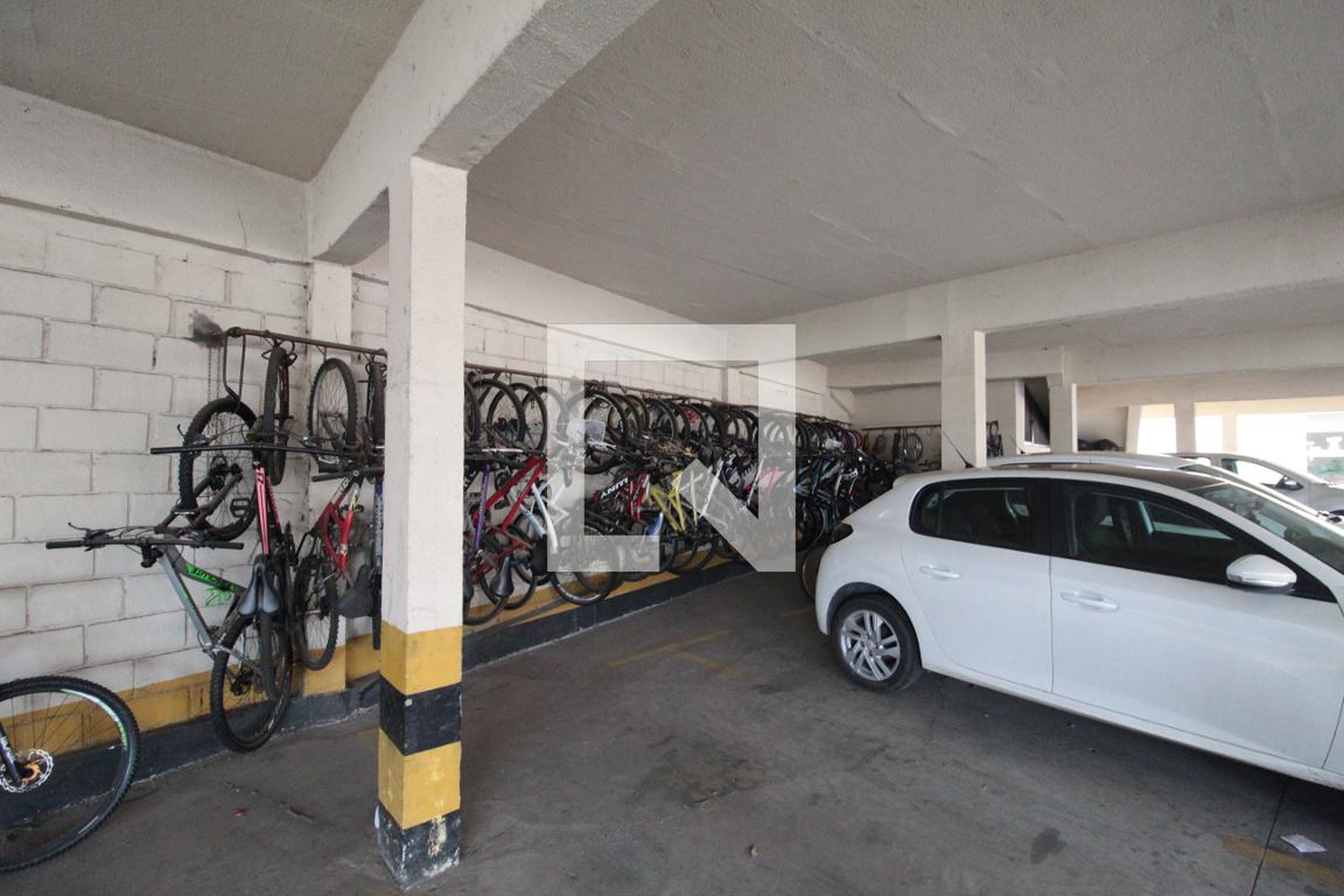 Bicicletário Condomínio em Avenida Portugal, 401