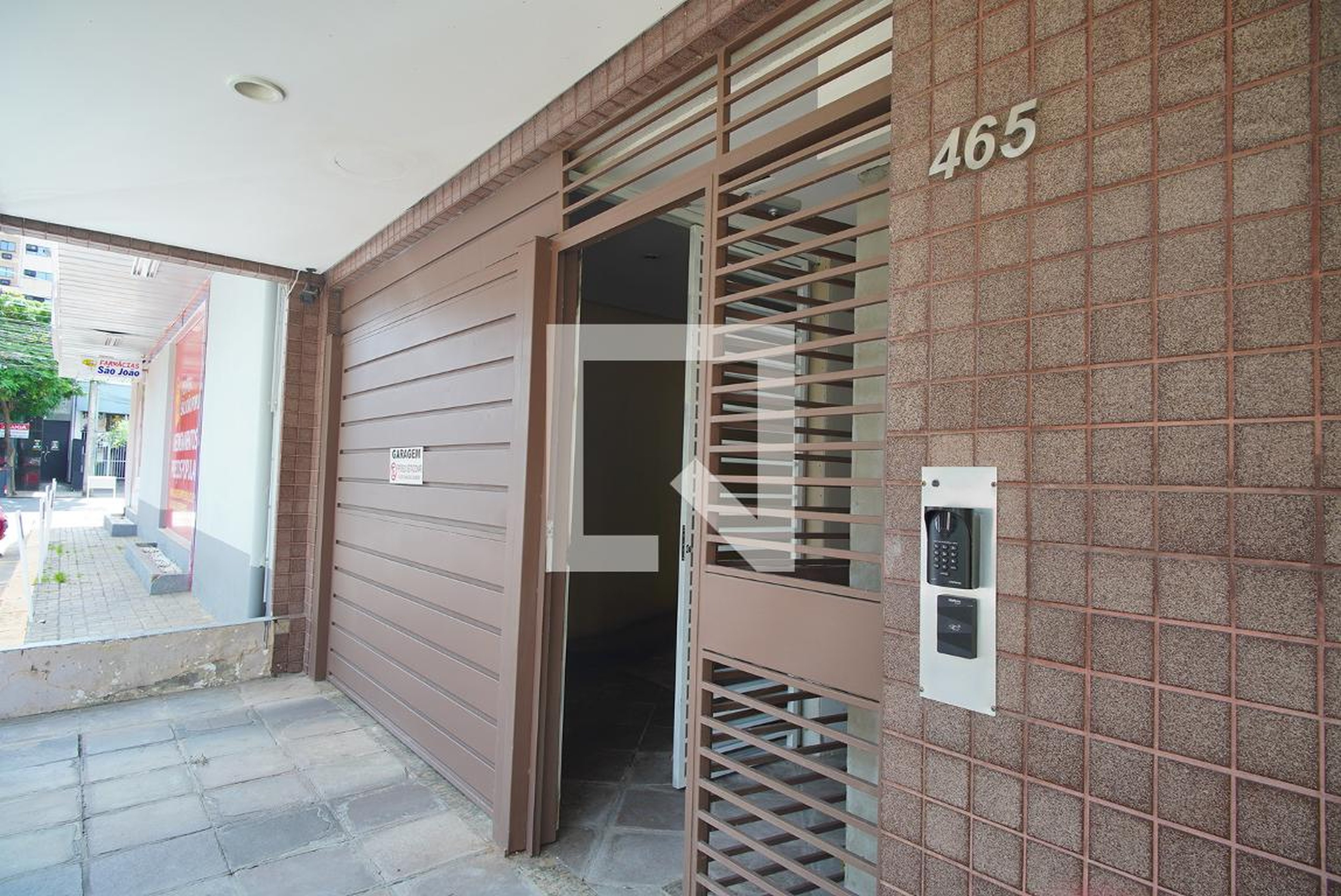 Fachada Condomínio em Rua Felipe Neri, 465