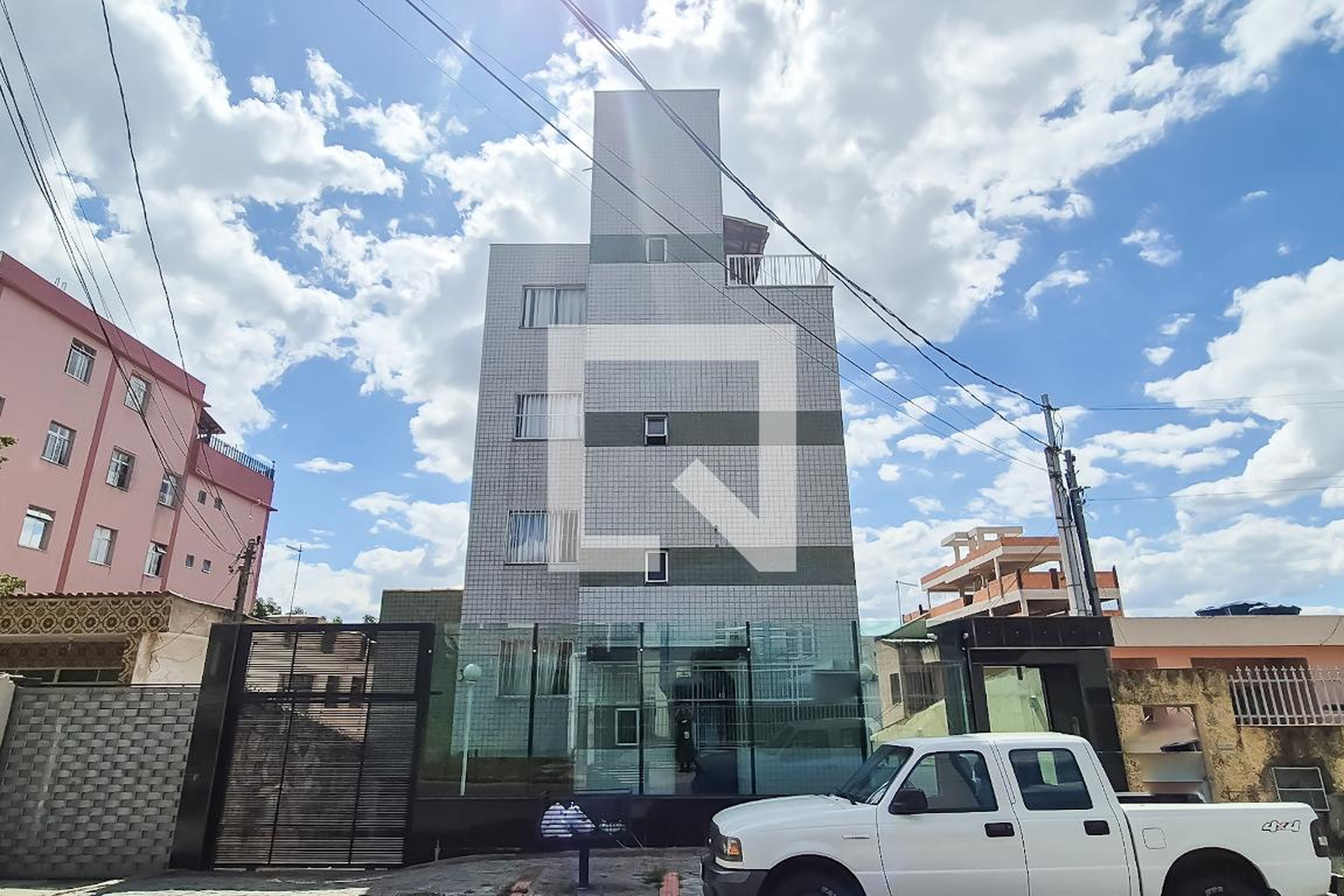 Fachada Condomínio em Rua Francisca Leão Corrêa, 200