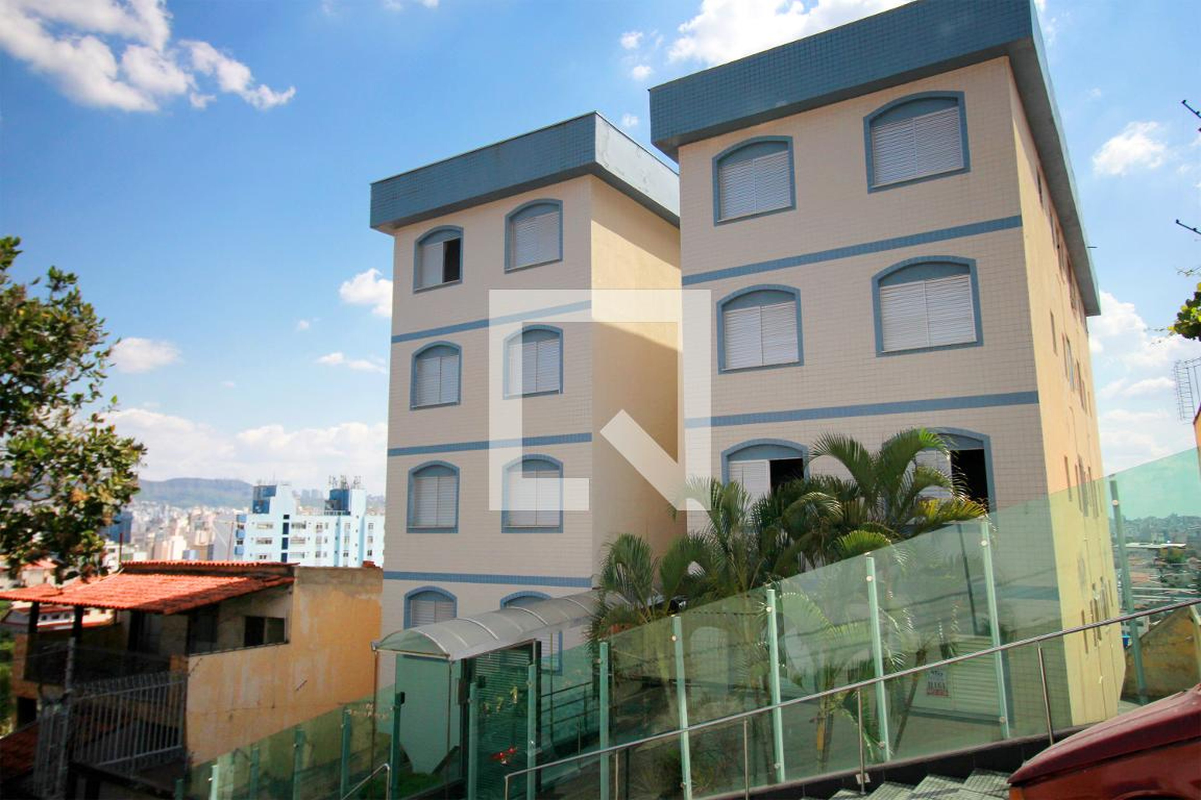 Fachada Condomínio em Rua Aristídes Ferreira, 271