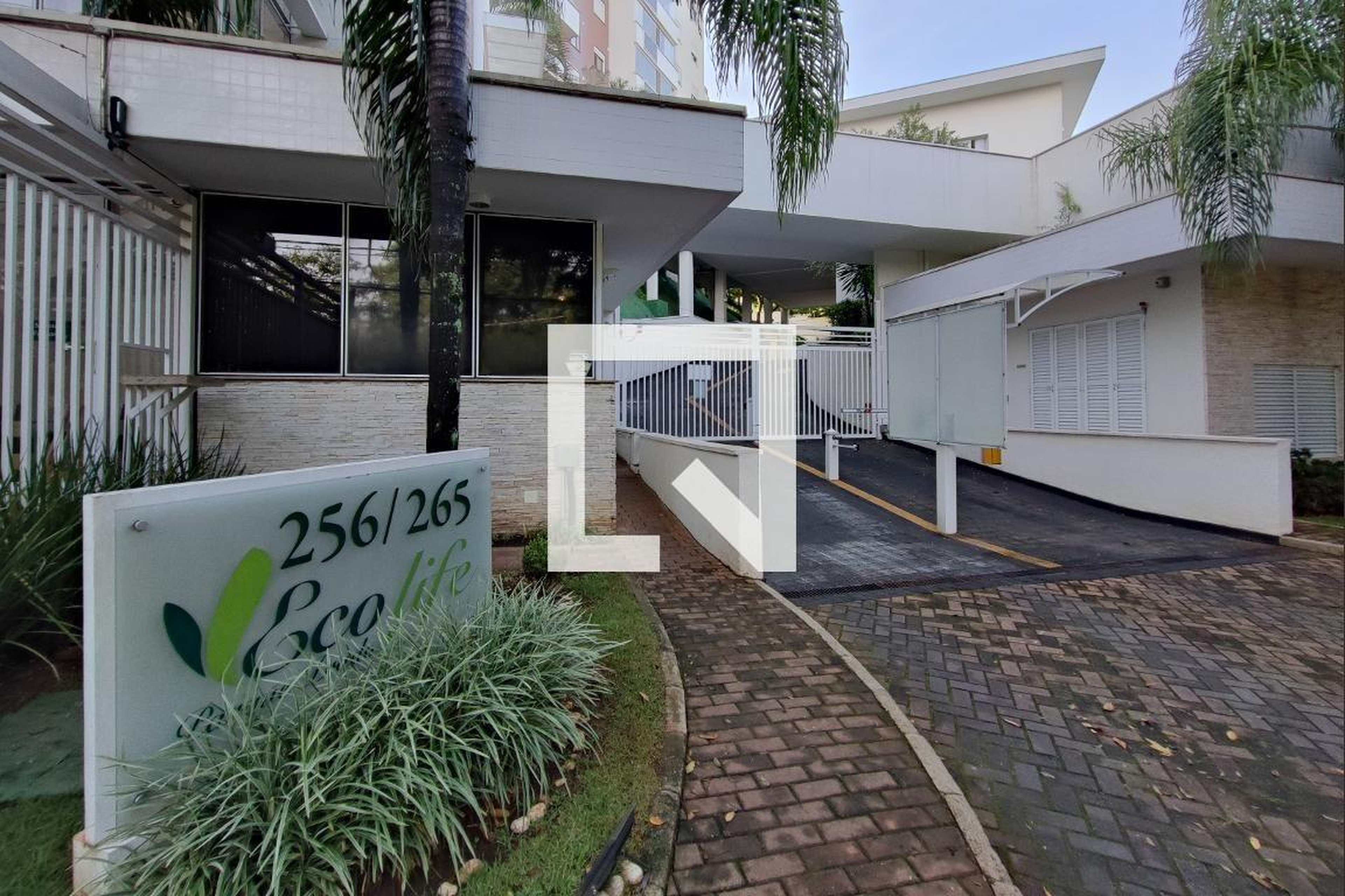 Fachada do Condomínio Condomínio em Avenida Brunoro de Gasperi, 255