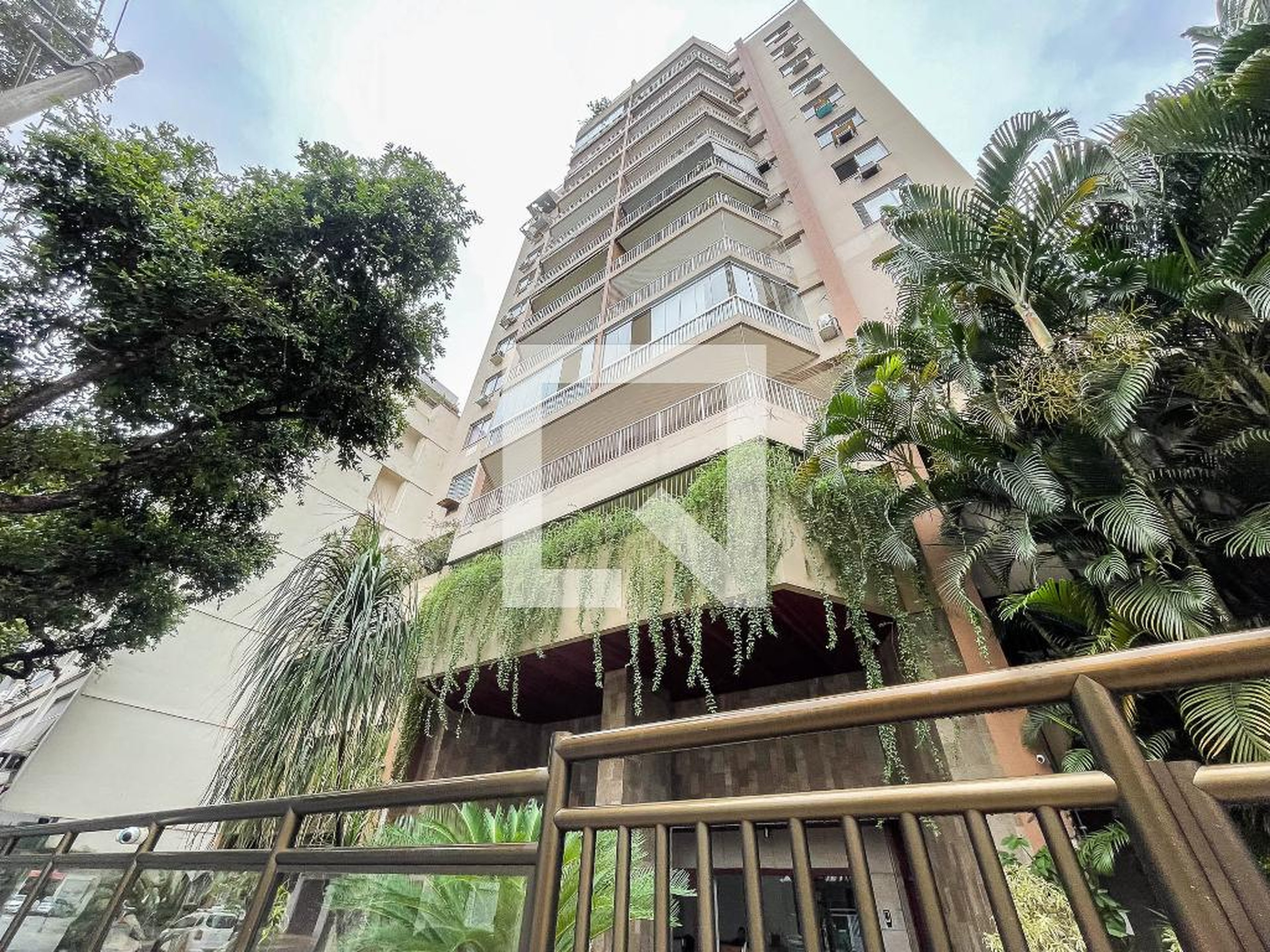 Fachada Condomínio em Rua Morais e Silva, 145