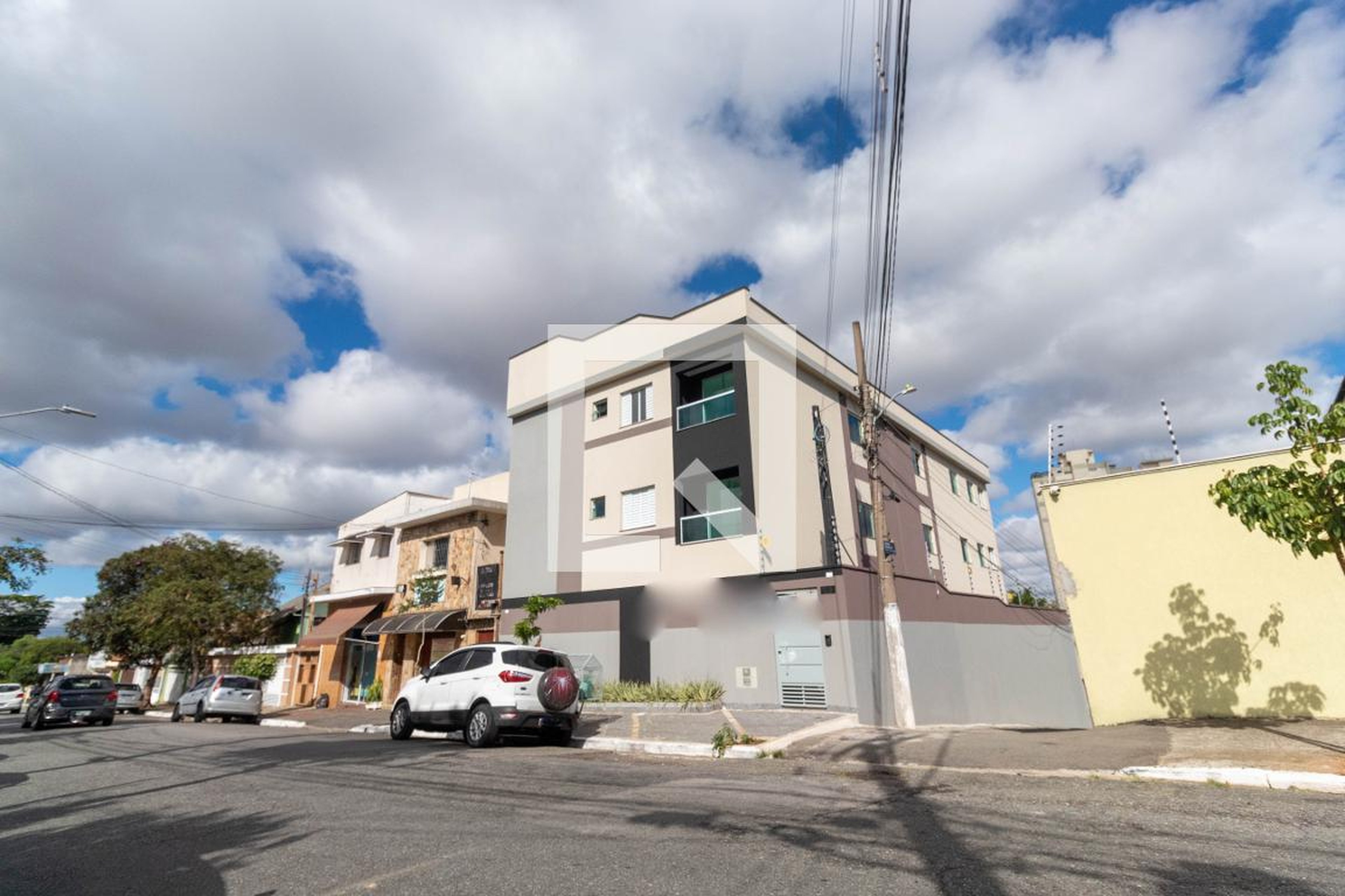 Fachada do Prédio Condomínio em Rua Sinanduva, 250