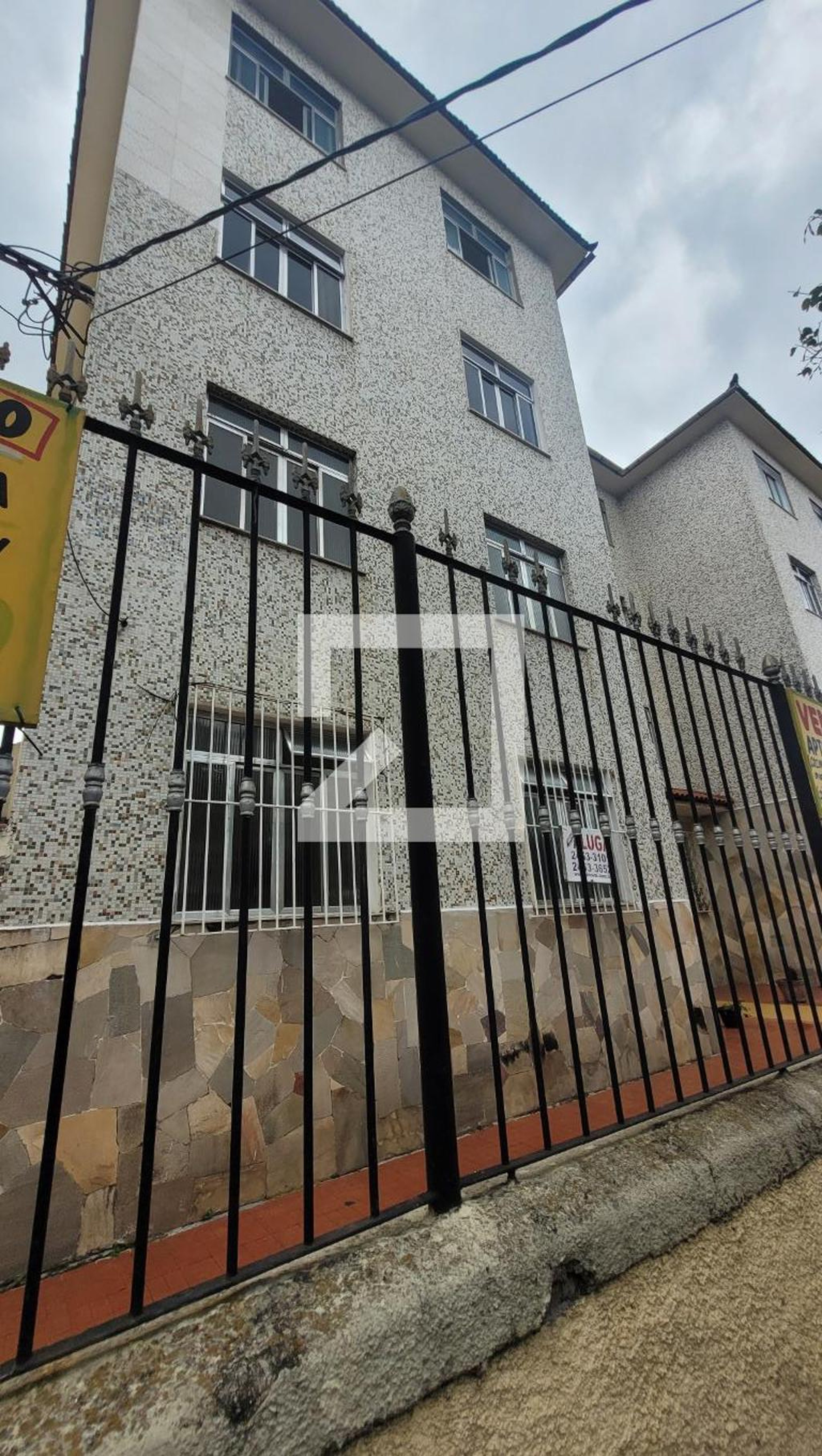 Fachada Condomínio em Rua Carlos Xavier, 476