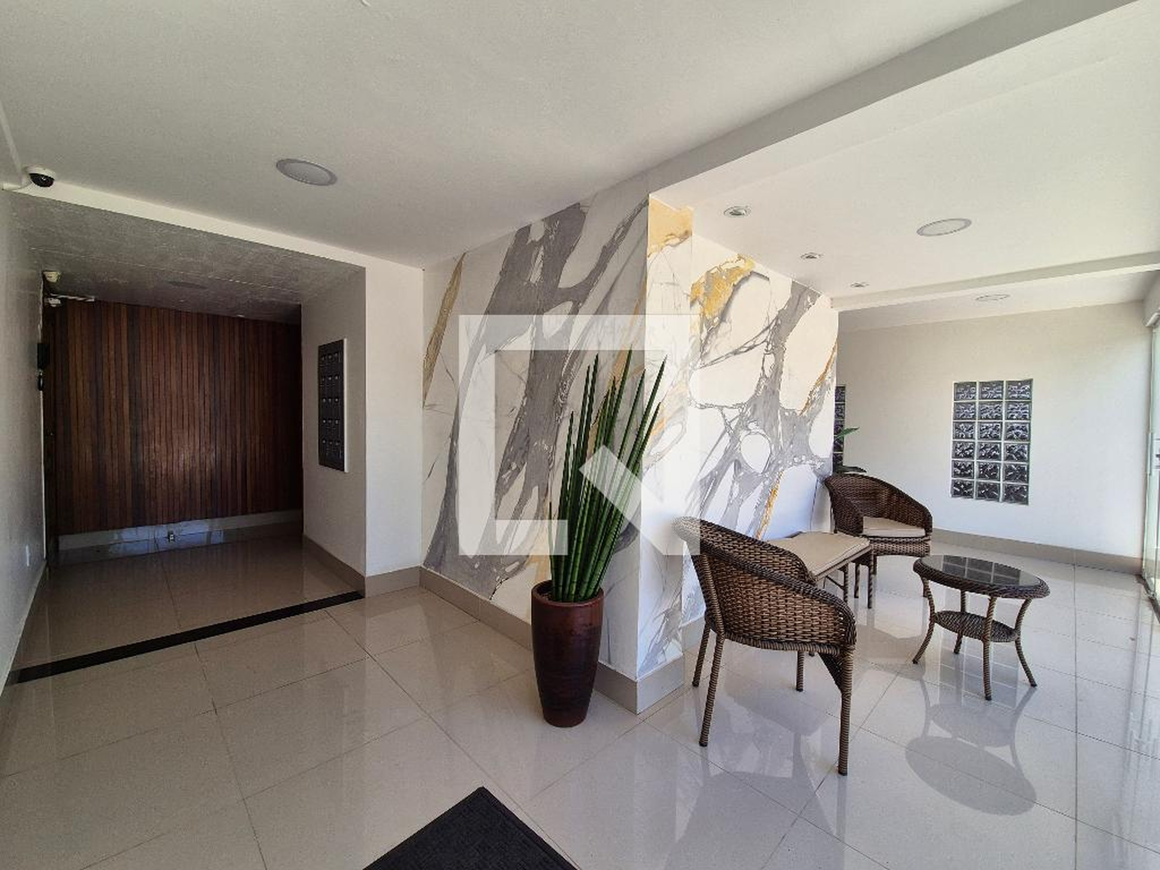 Hall de entrada - ed. Auriol