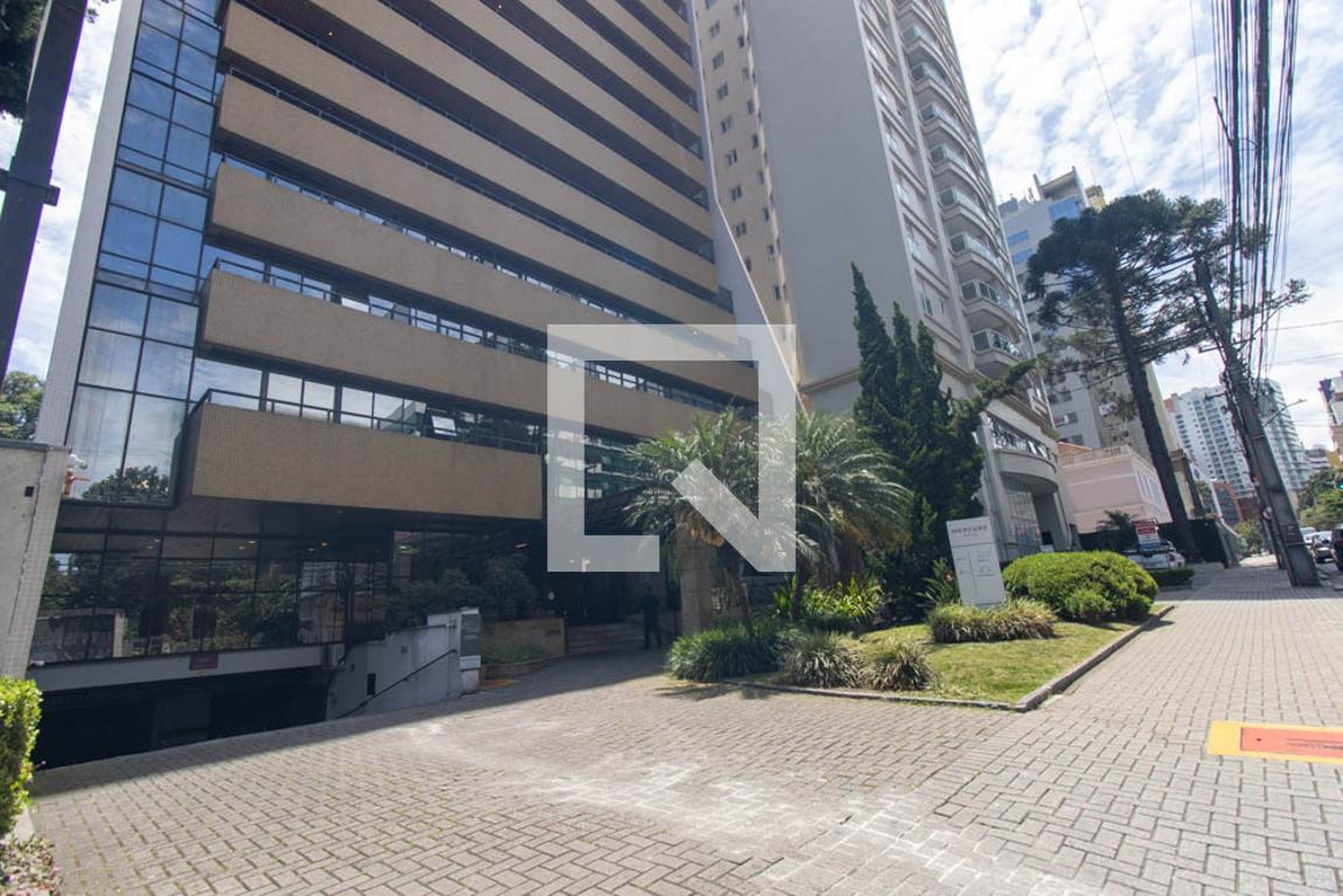 Fachada do Condomínio Edifício Curitiba Golden Flat