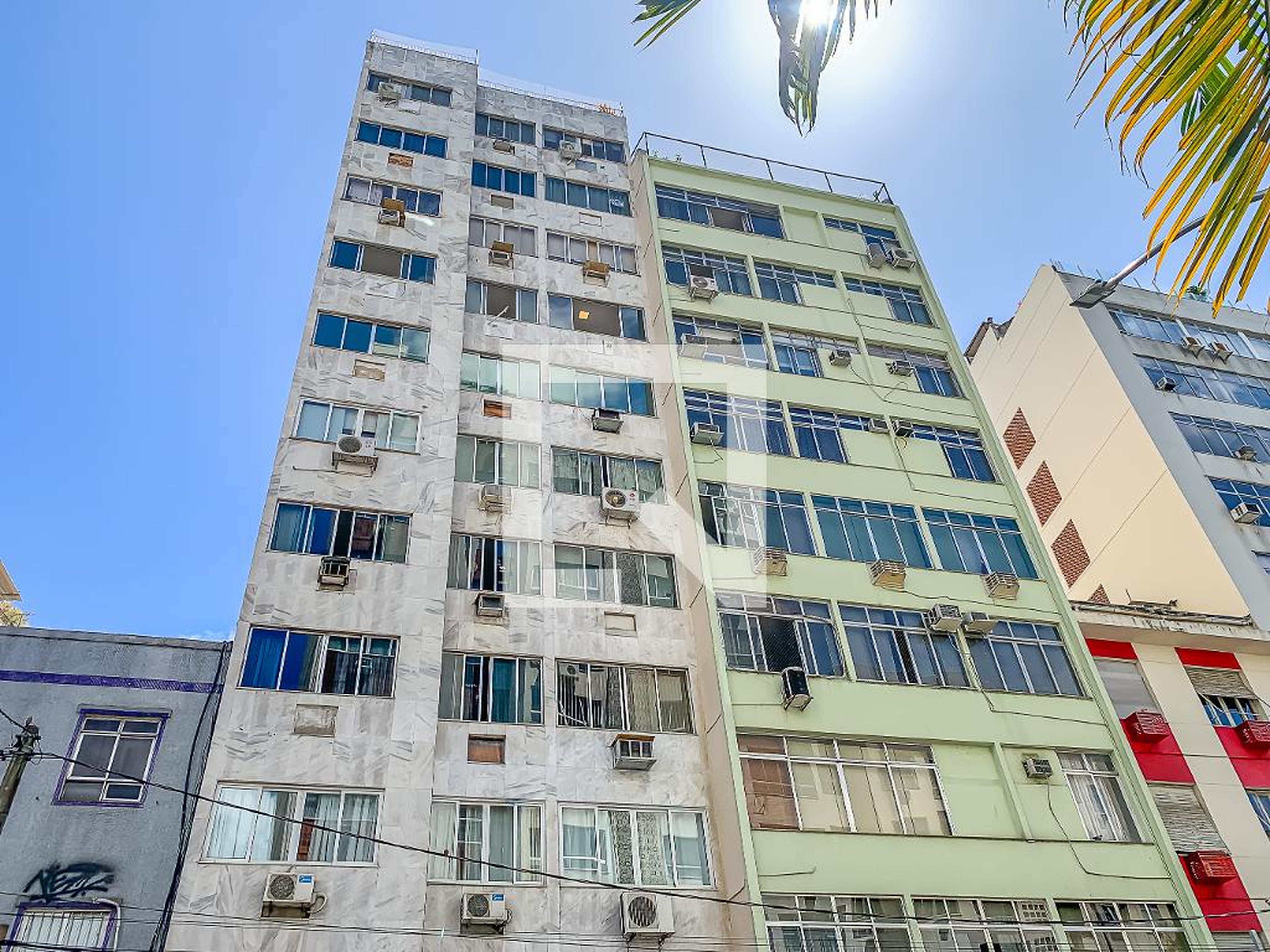 Fachada Condomínio em Rua Soares Cabral, 13