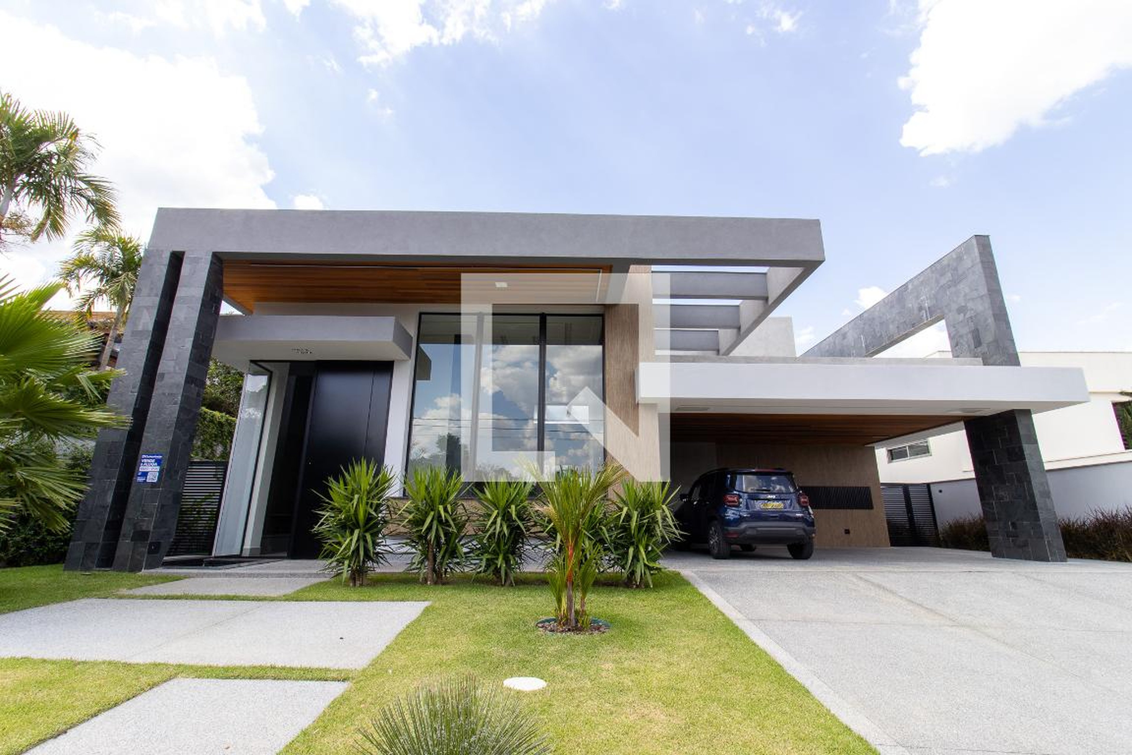 Fachada Condomínio em Rua Rio Madeira, 45