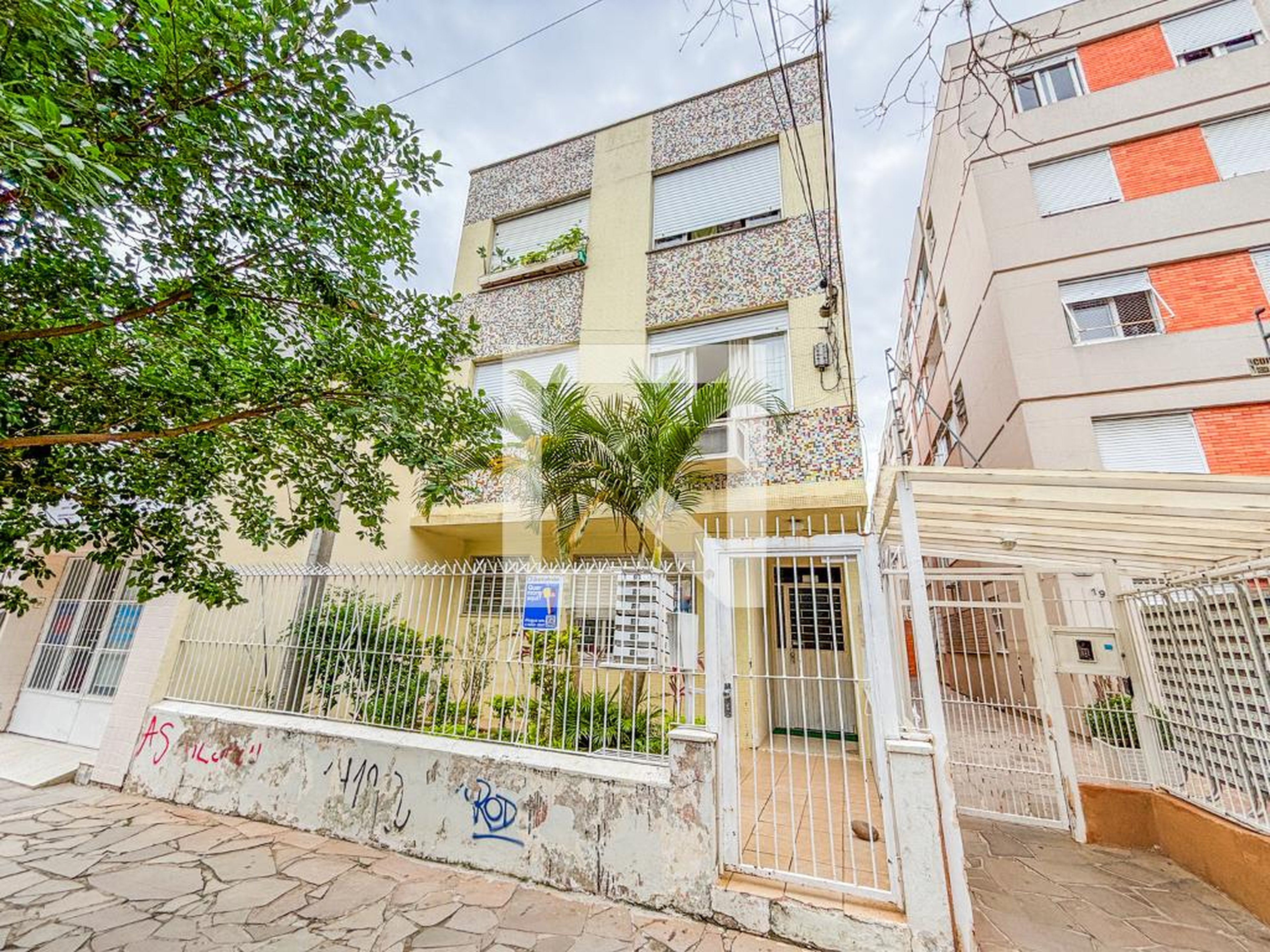 Fachada Condomínio em Rua Baronesa do Gravataí, 178