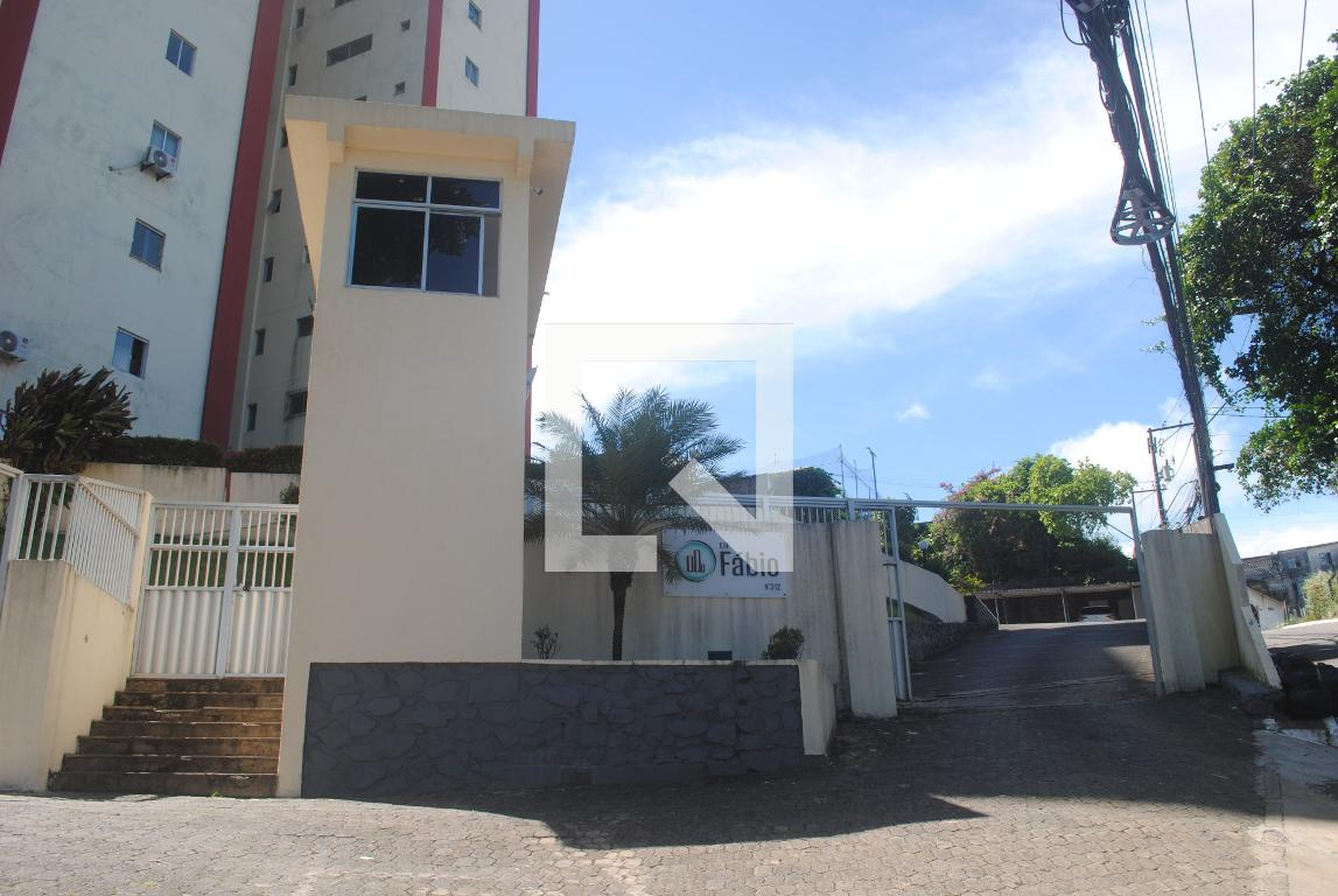 Fachada Condomínio em Rua Chorrochó, 132