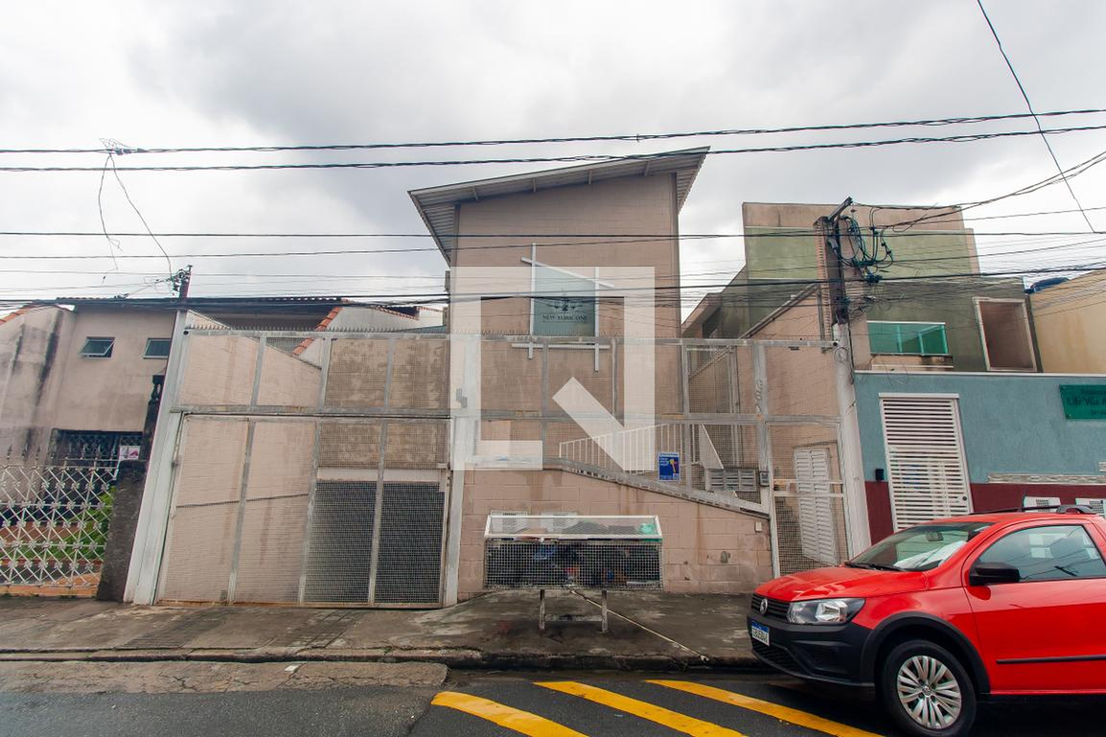 Fachada Condomínio em Rua Maria do Carmo, 168