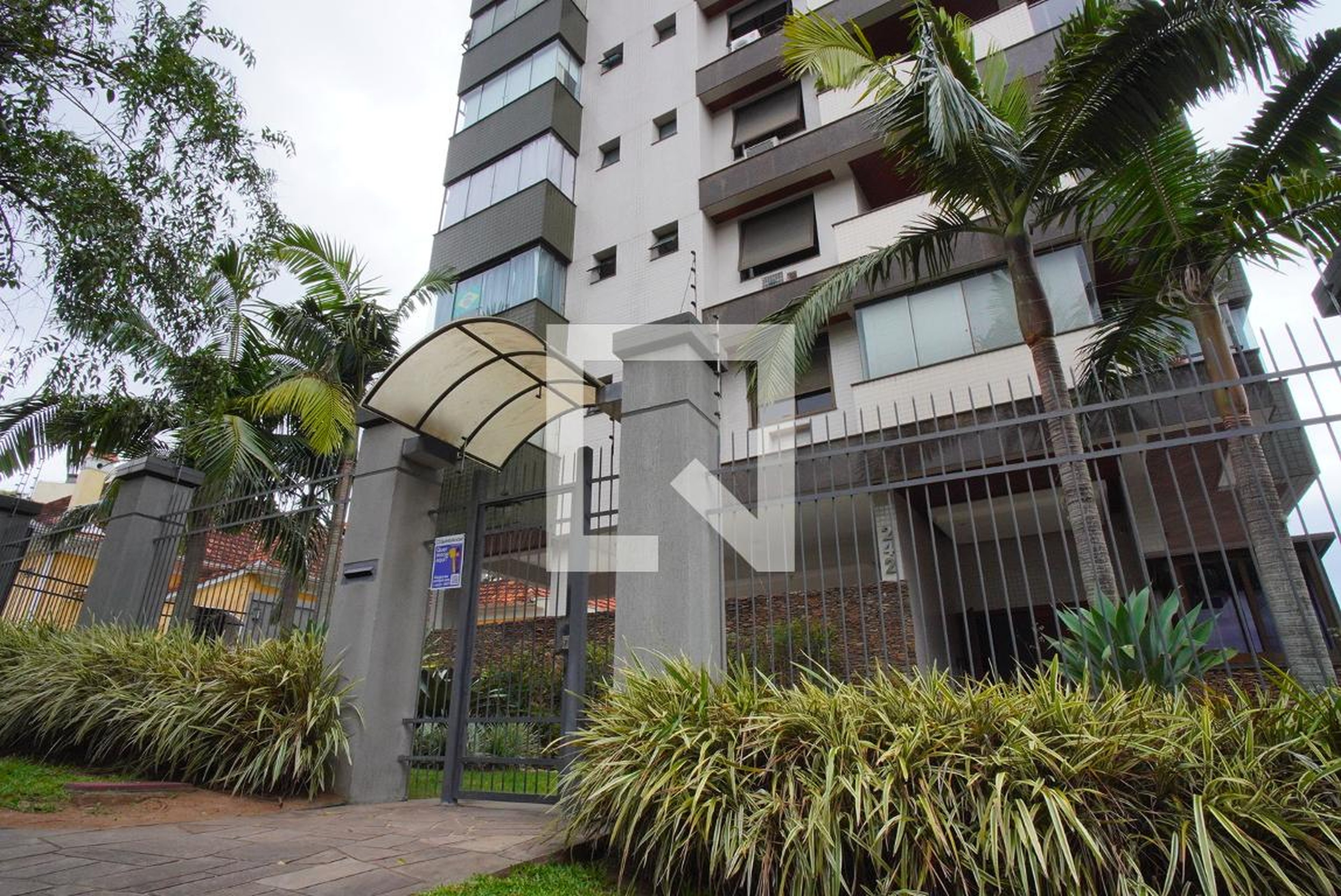 Fachada Condomínio em Rua Sacadura Cabral, 242