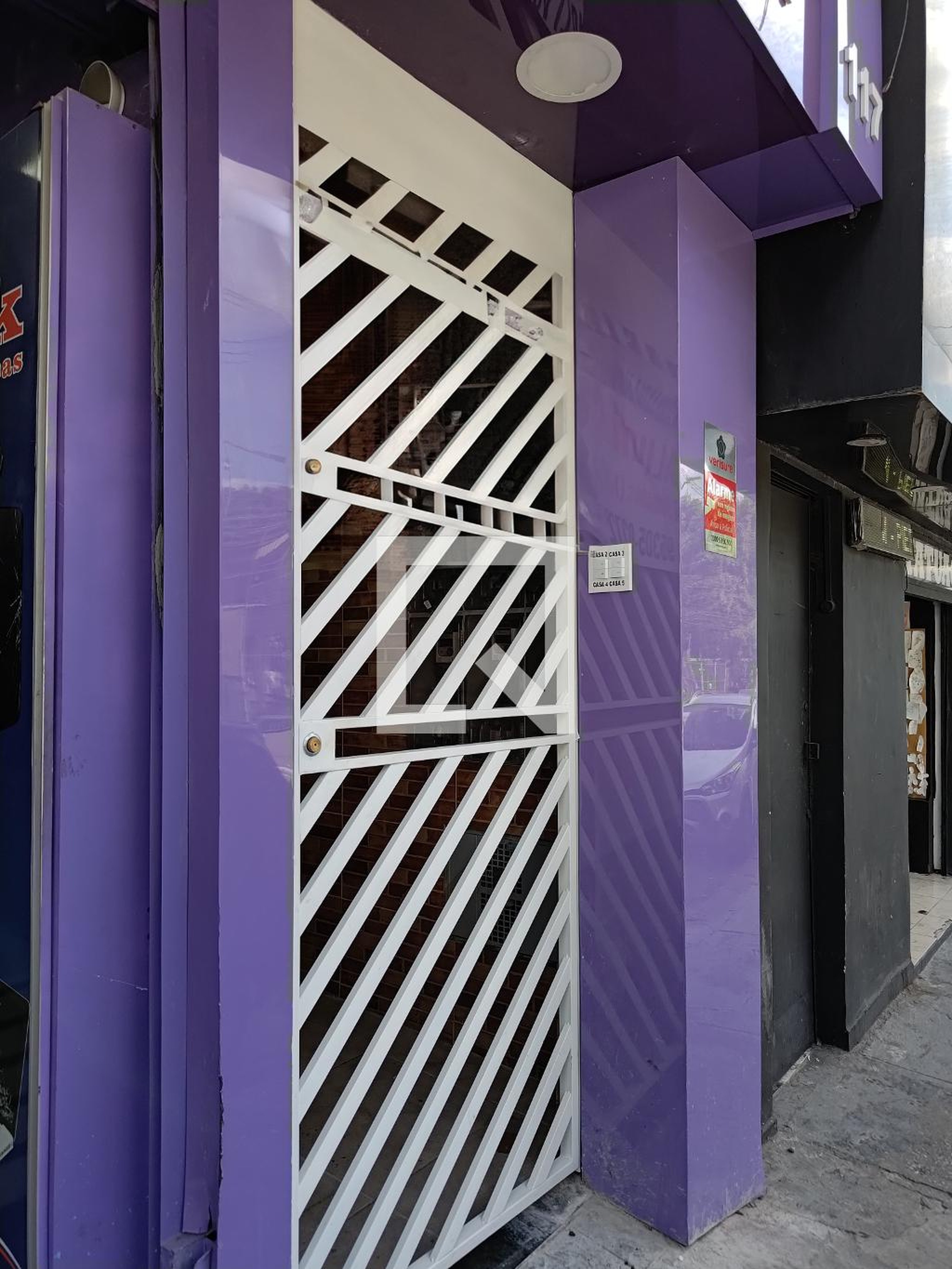 Fachada Condomínio em Rua Rogério de Paula Brito, 117