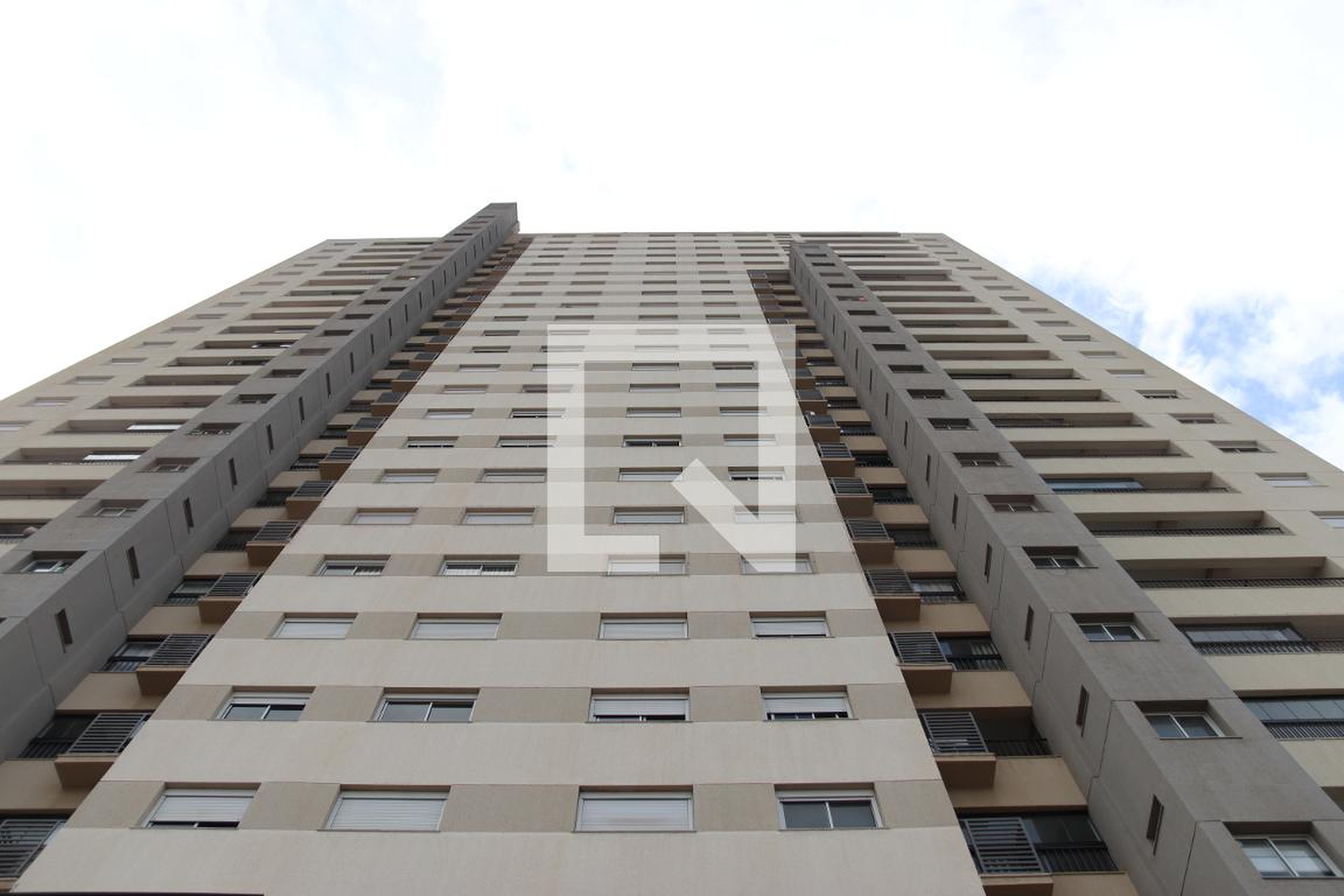 Fachada Condomínio em Avenida 24 de Outubro, 0