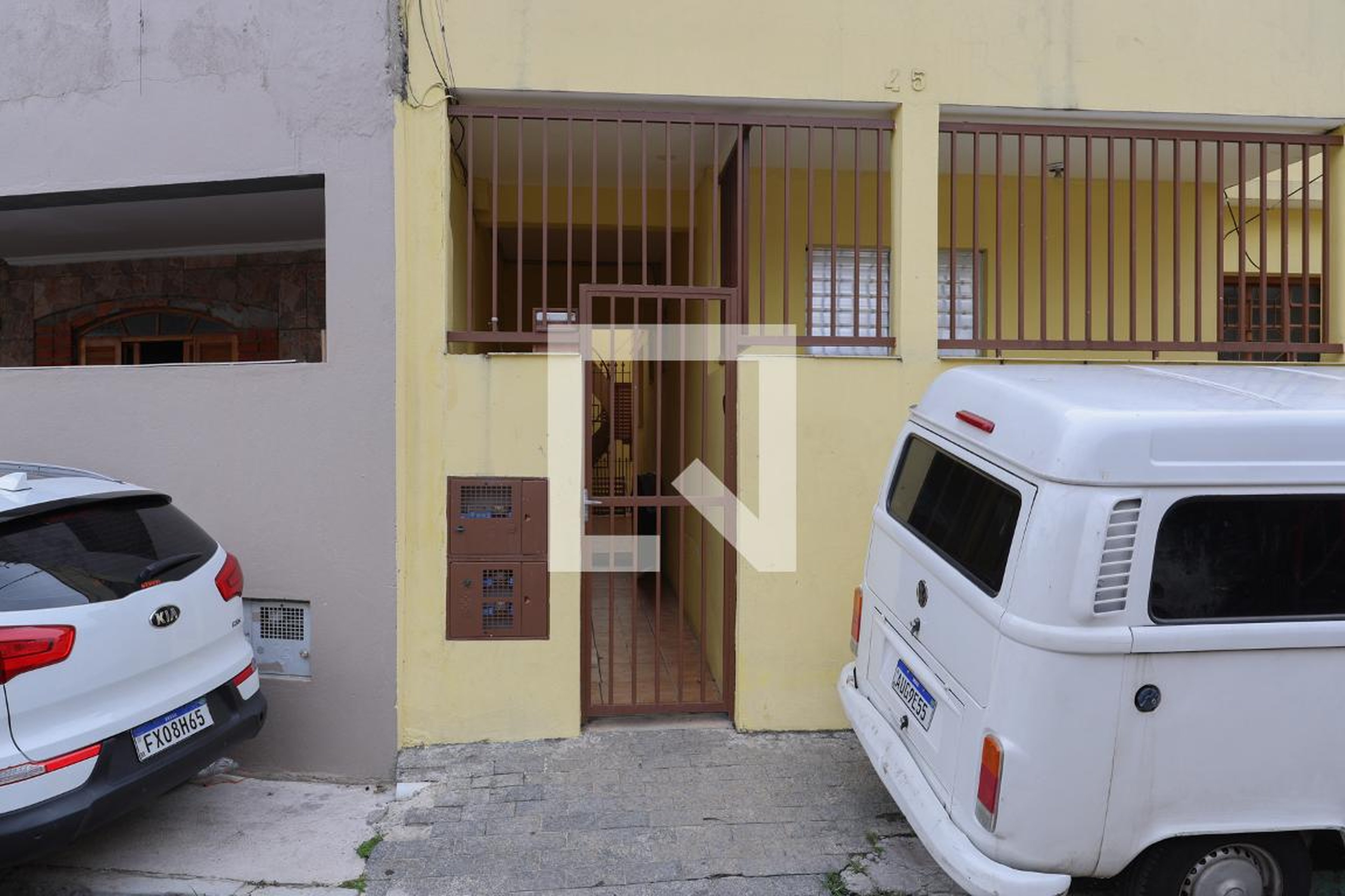 Fachada Condomínio em Rua Maria Renata, 45
