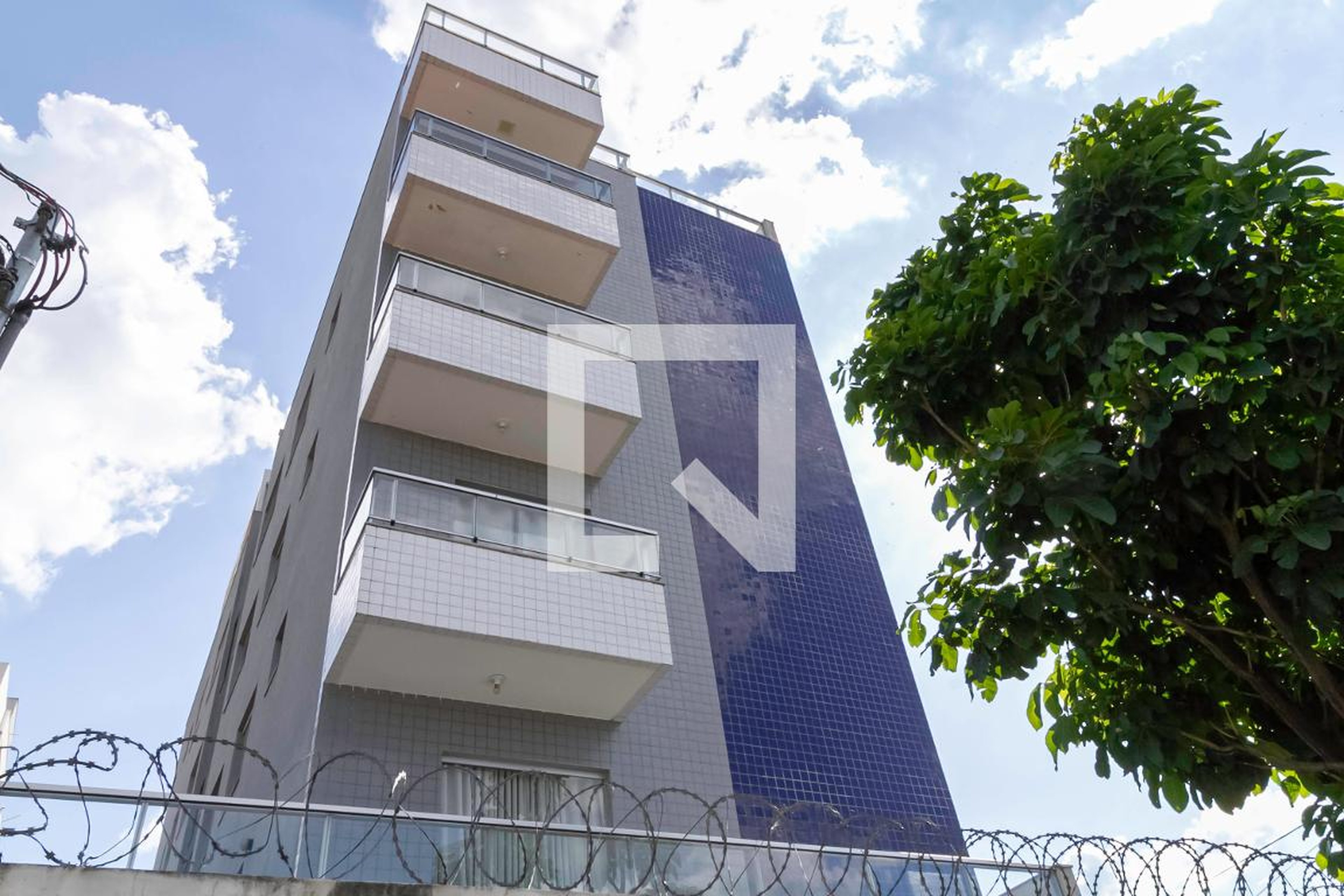 Fachada Condomínio em Rua Maria de Lourdes Faria, 457