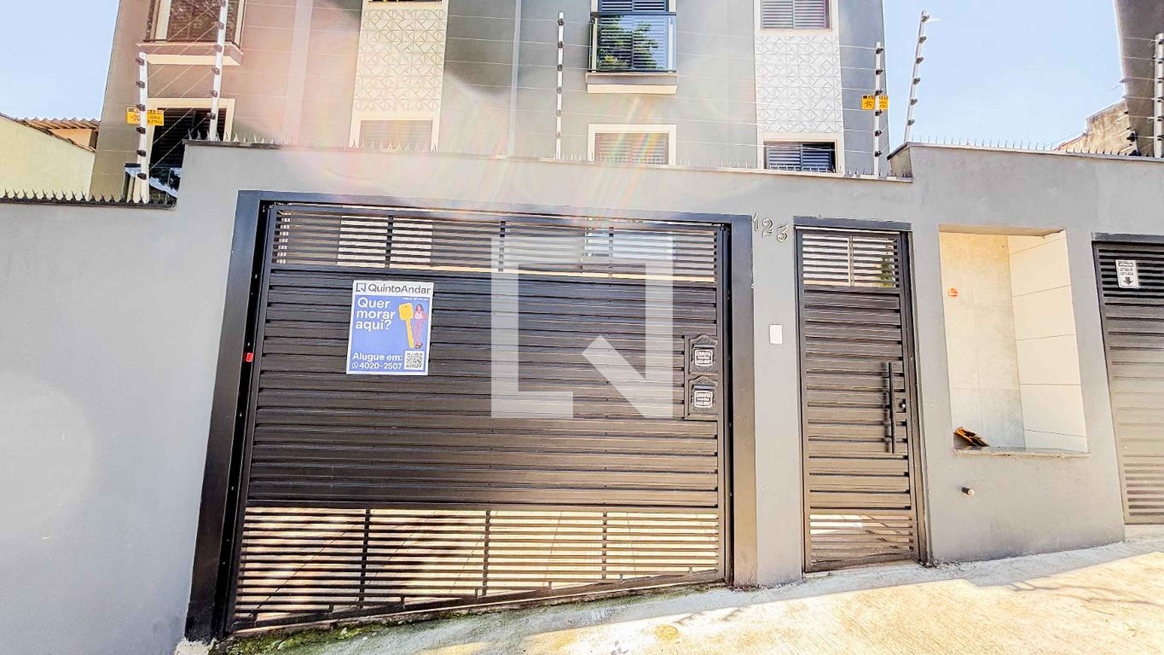 Fachada Condomínio em Rua Agulhas Negras, 123