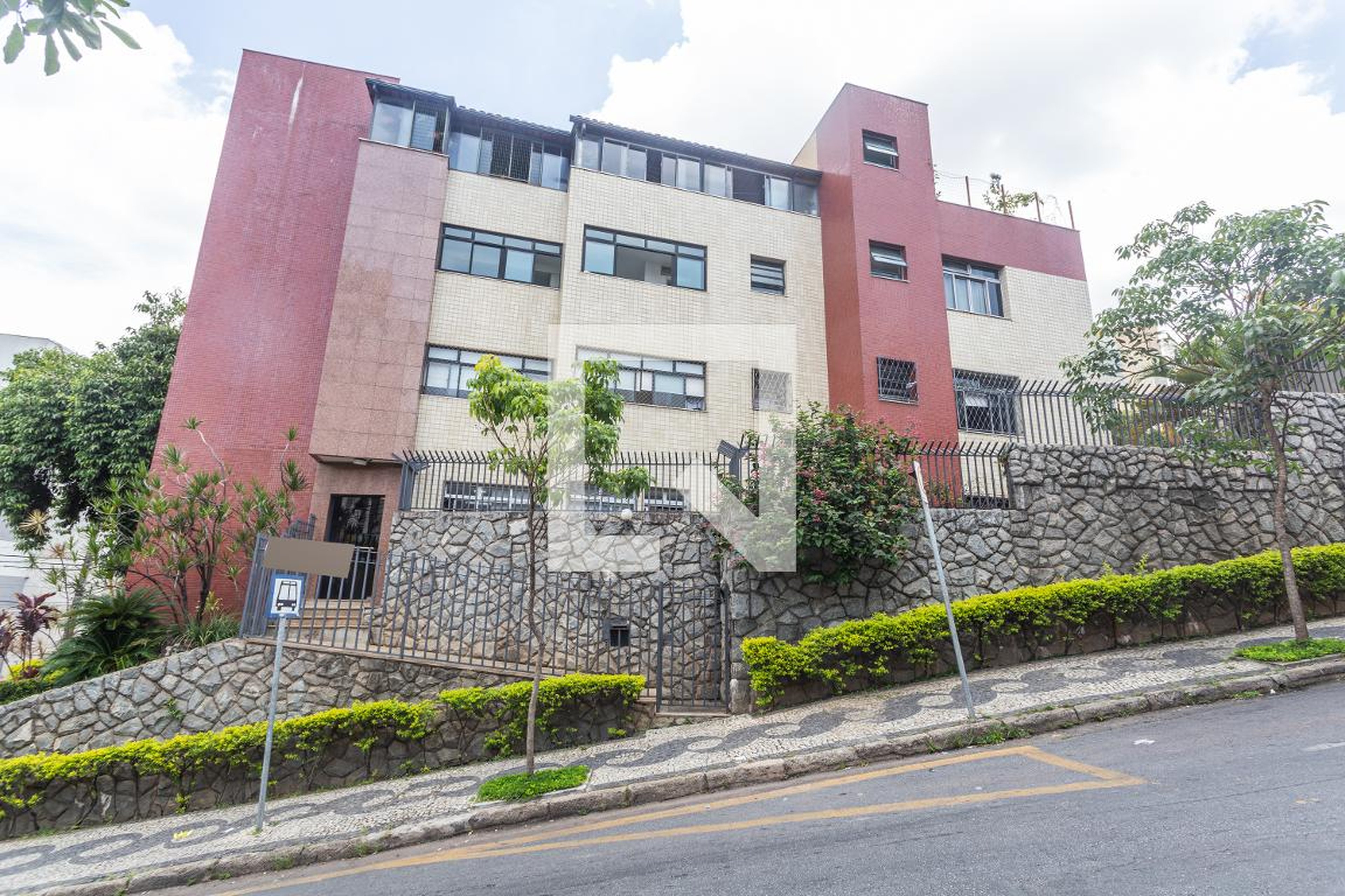 Fachada Condomínio em Rua General Andrade Neves, 1060