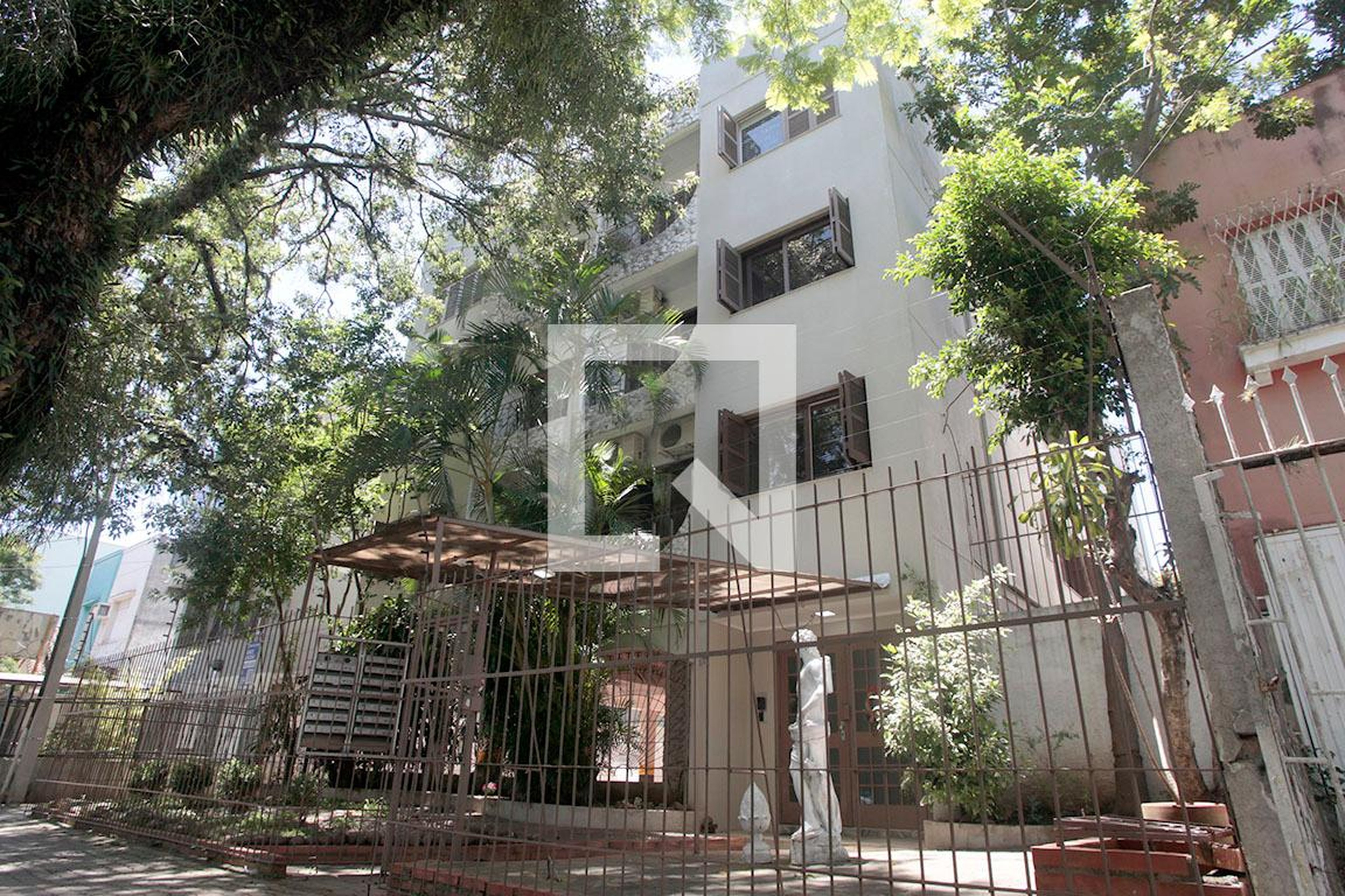 Fachada Condomínio em Rua Vicente da Fontoura, 747