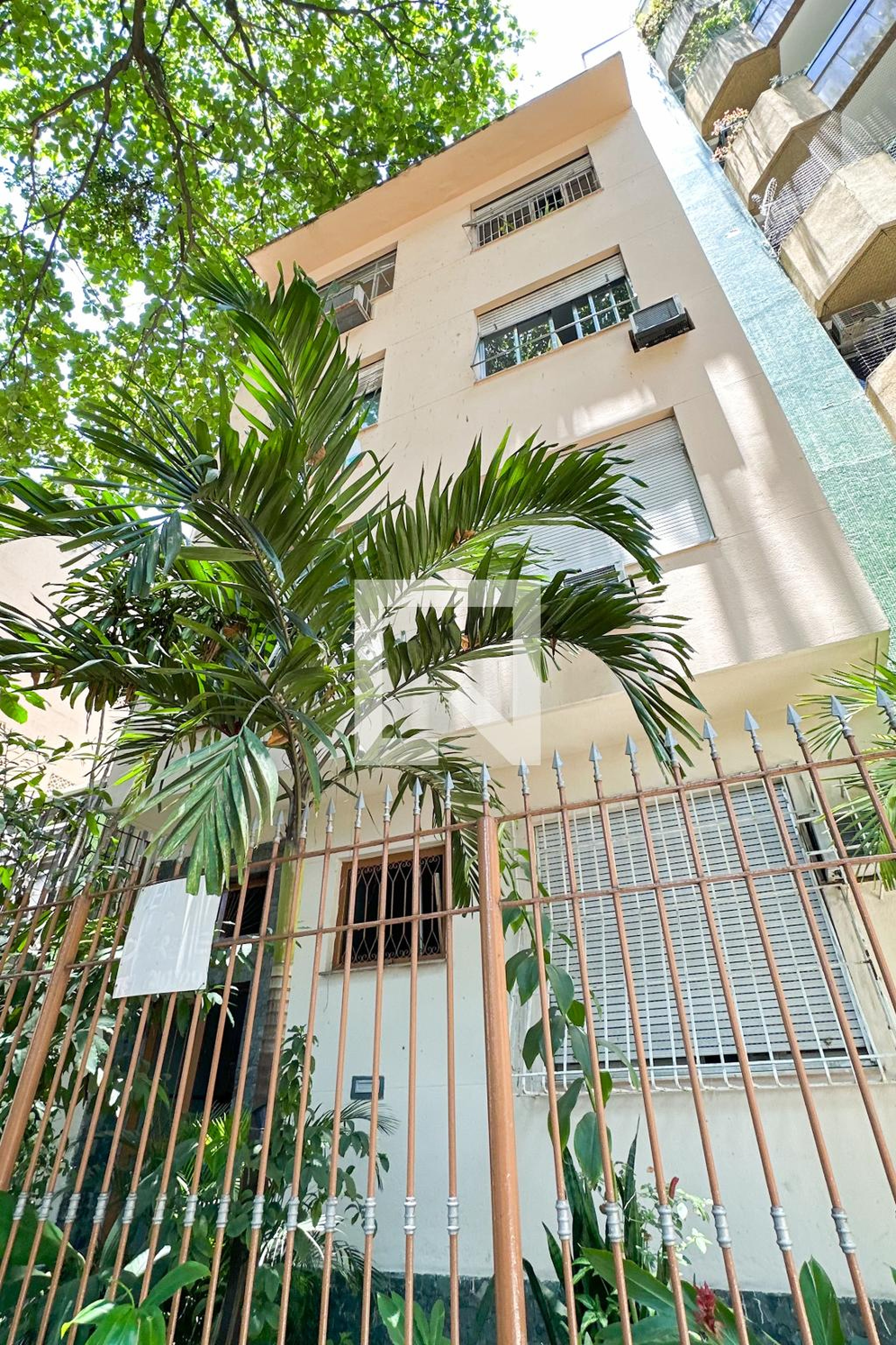 Fachada Condomínio em Rua da Matriz, 52