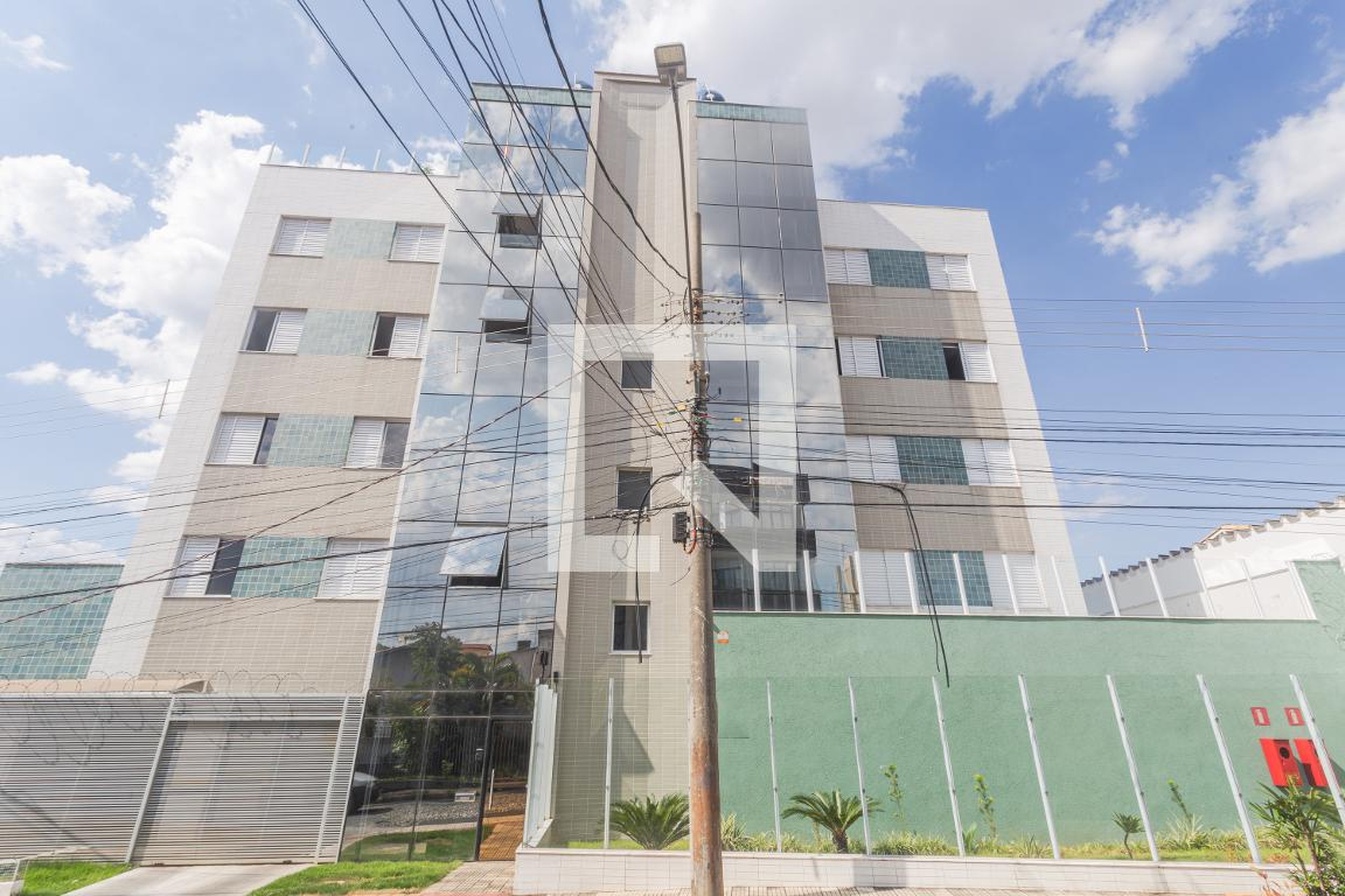 Fachada Condomínio em Rua Mogi, 220