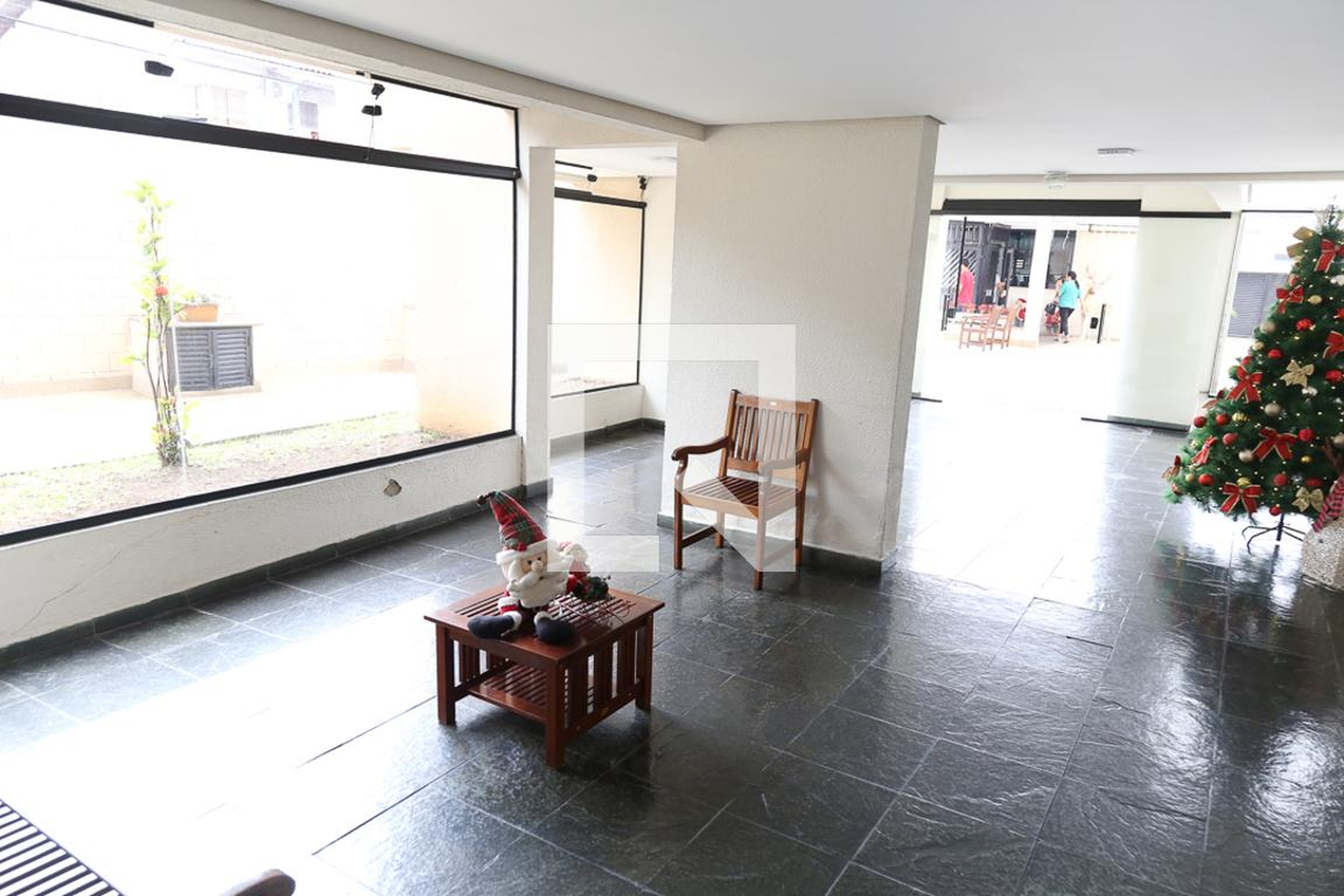 Hall Condomínio em Rua Campinas, 544