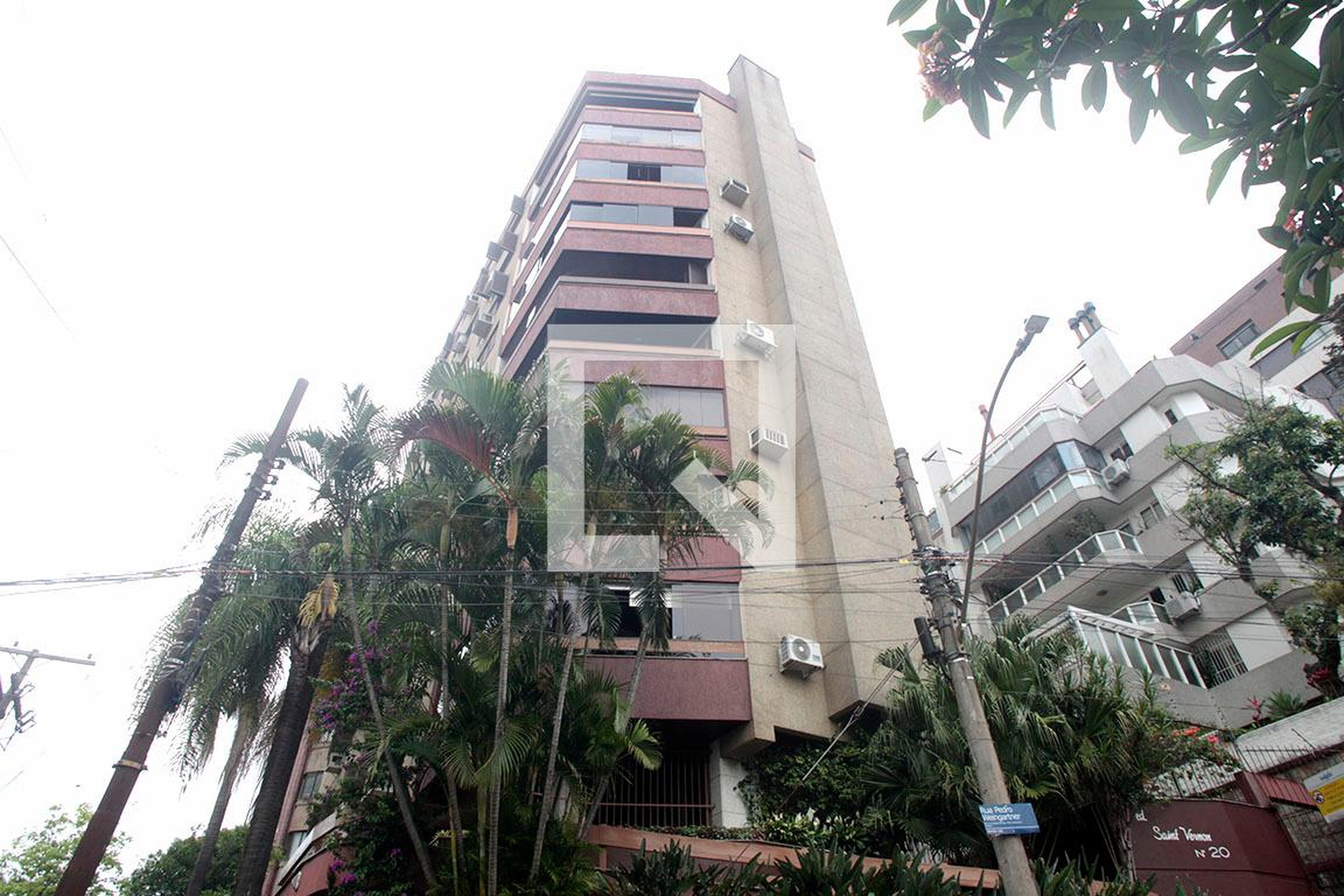 Fachada Condomínio em Rua Pedro Weingartner, 20