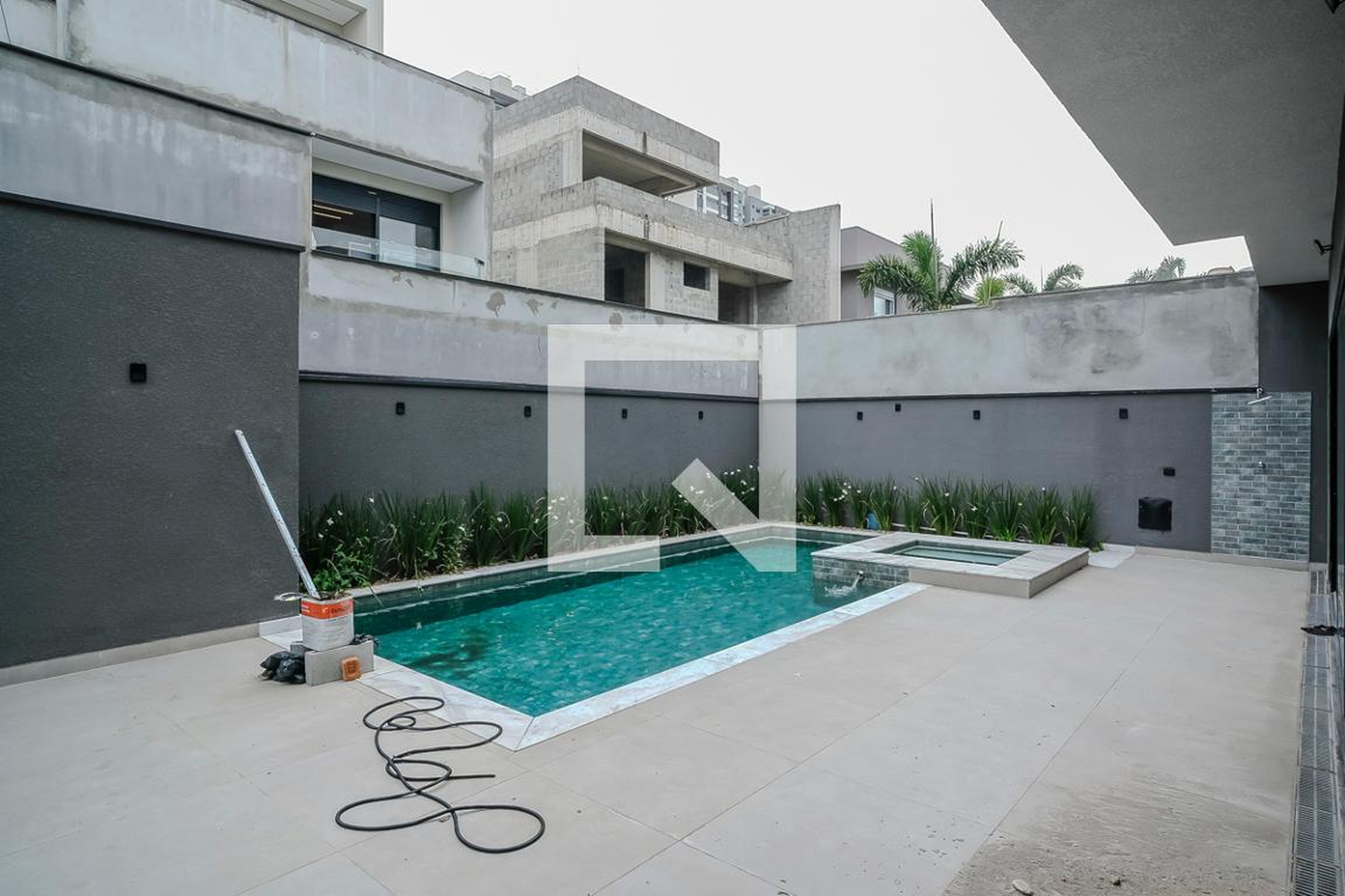 Piscina Condomínio em Alameda dos Ipês, 114