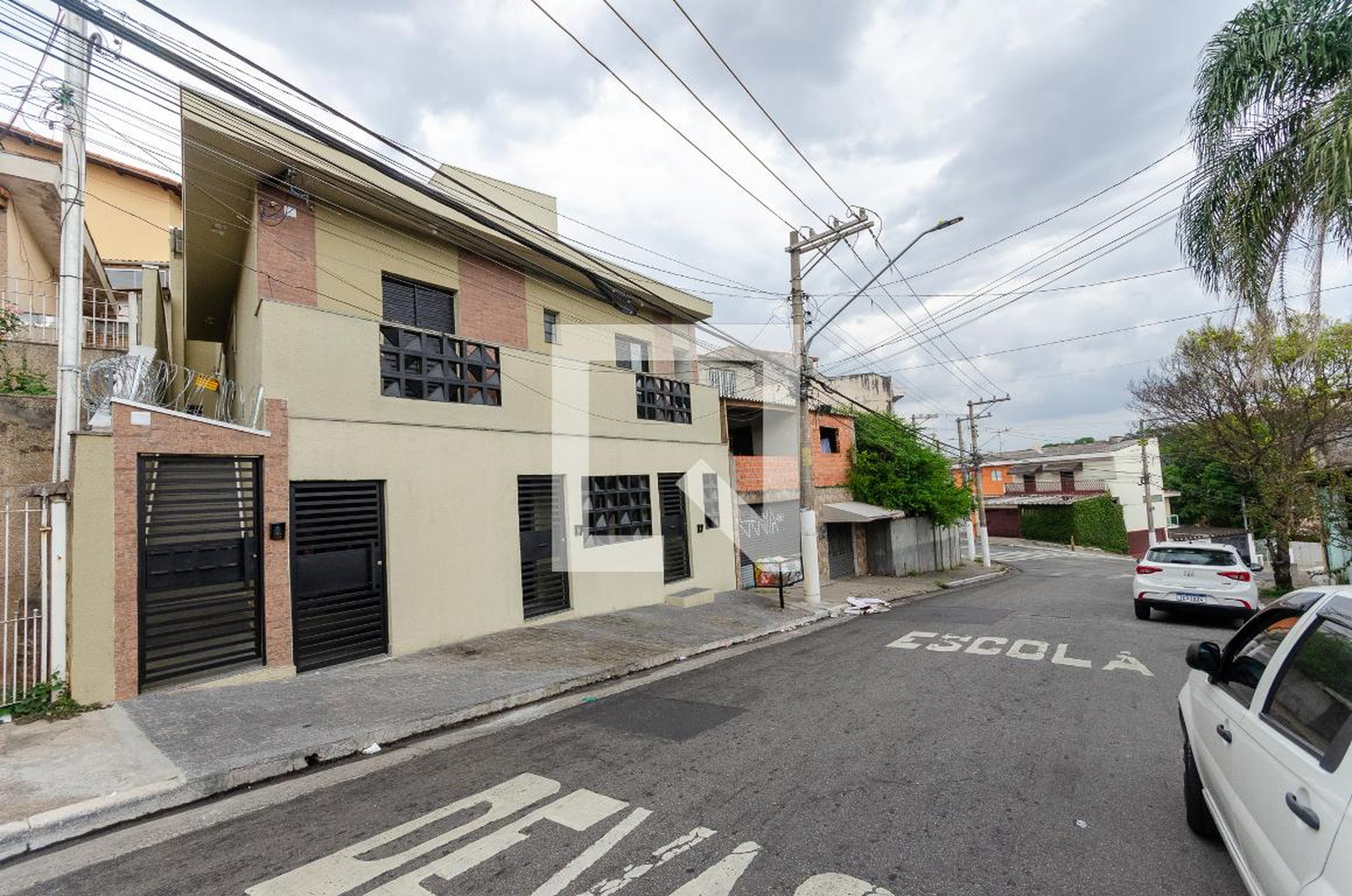 Fachada Condomínio em Rua Rafael Alves, 143