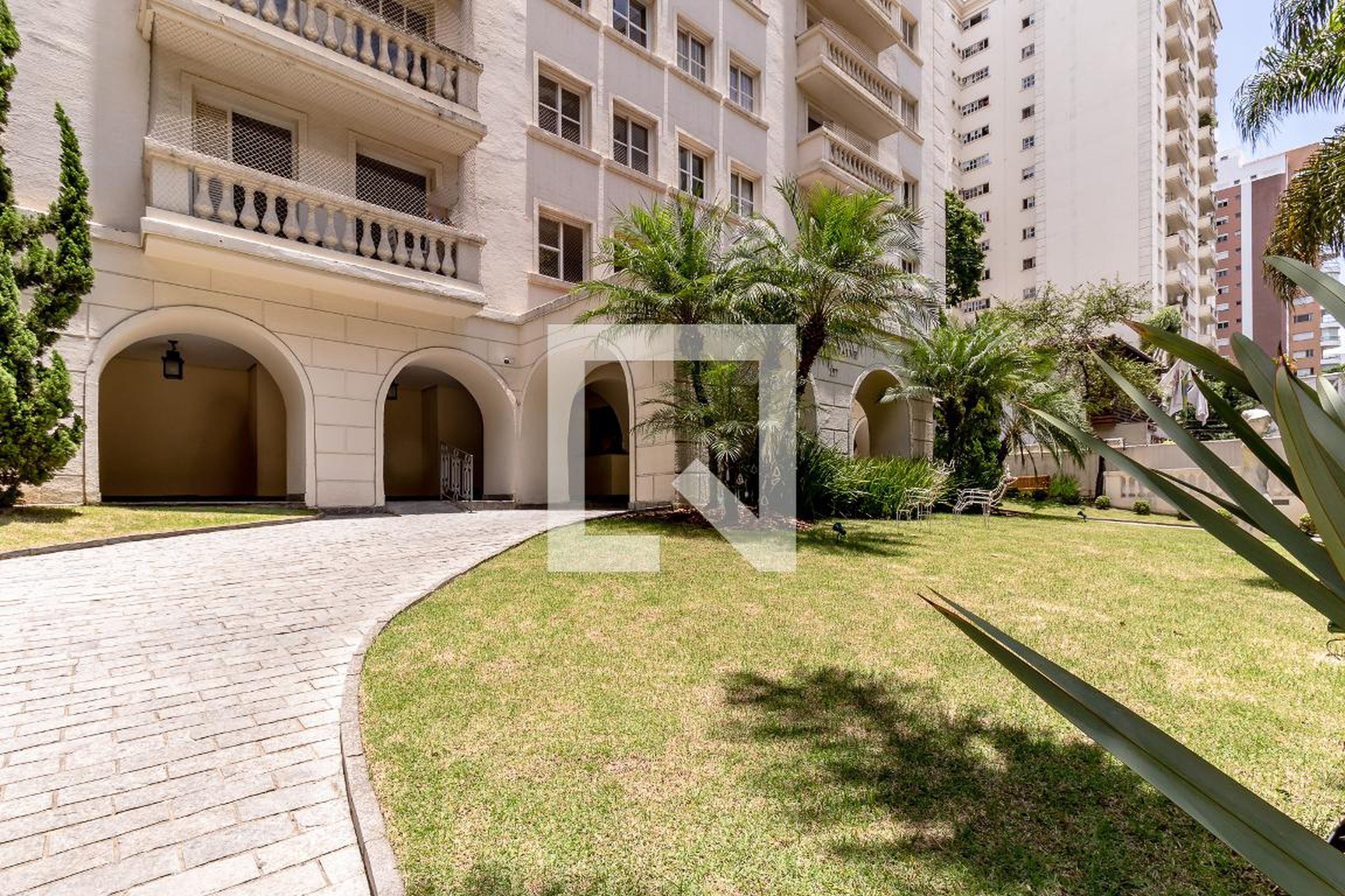 Fachada Condomínio Mansão La Fontaine