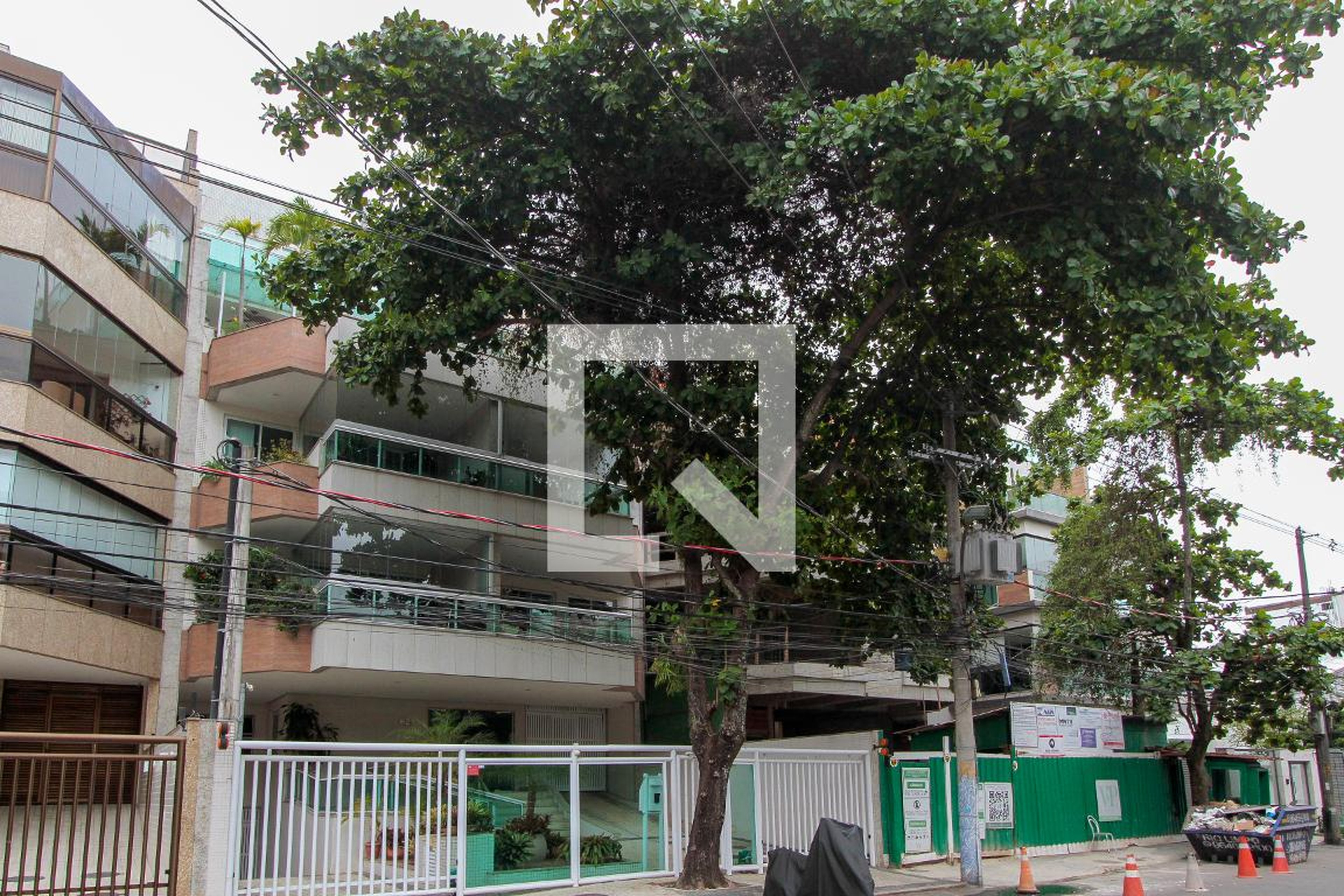 Fachada Condomínio em Avenida General Guedes da Fontoura, 623