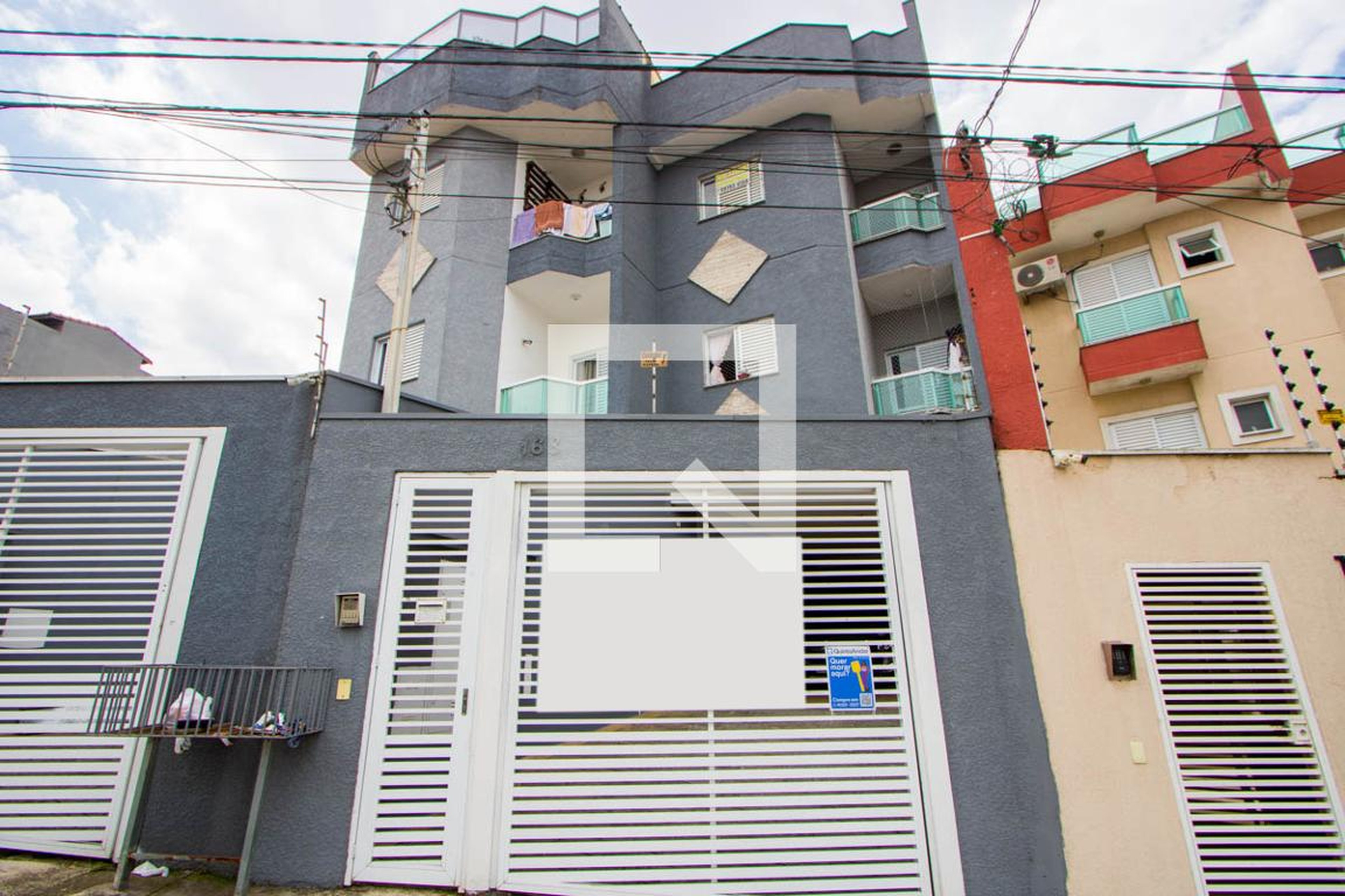 Fachada Condomínio em Rua Cabrália, 168