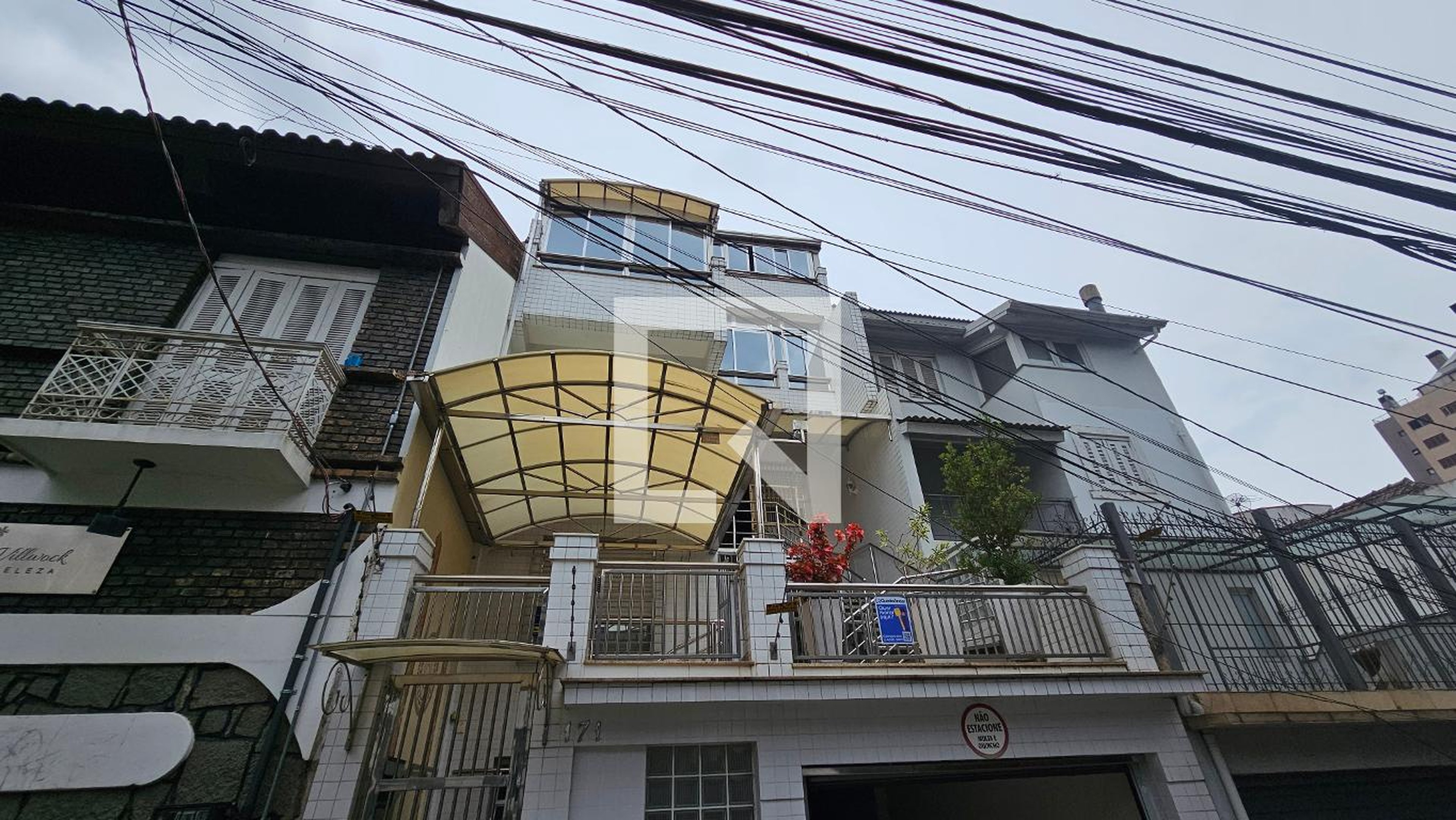 Fachada Condomínio em Rua Eudoro Berlink, 171