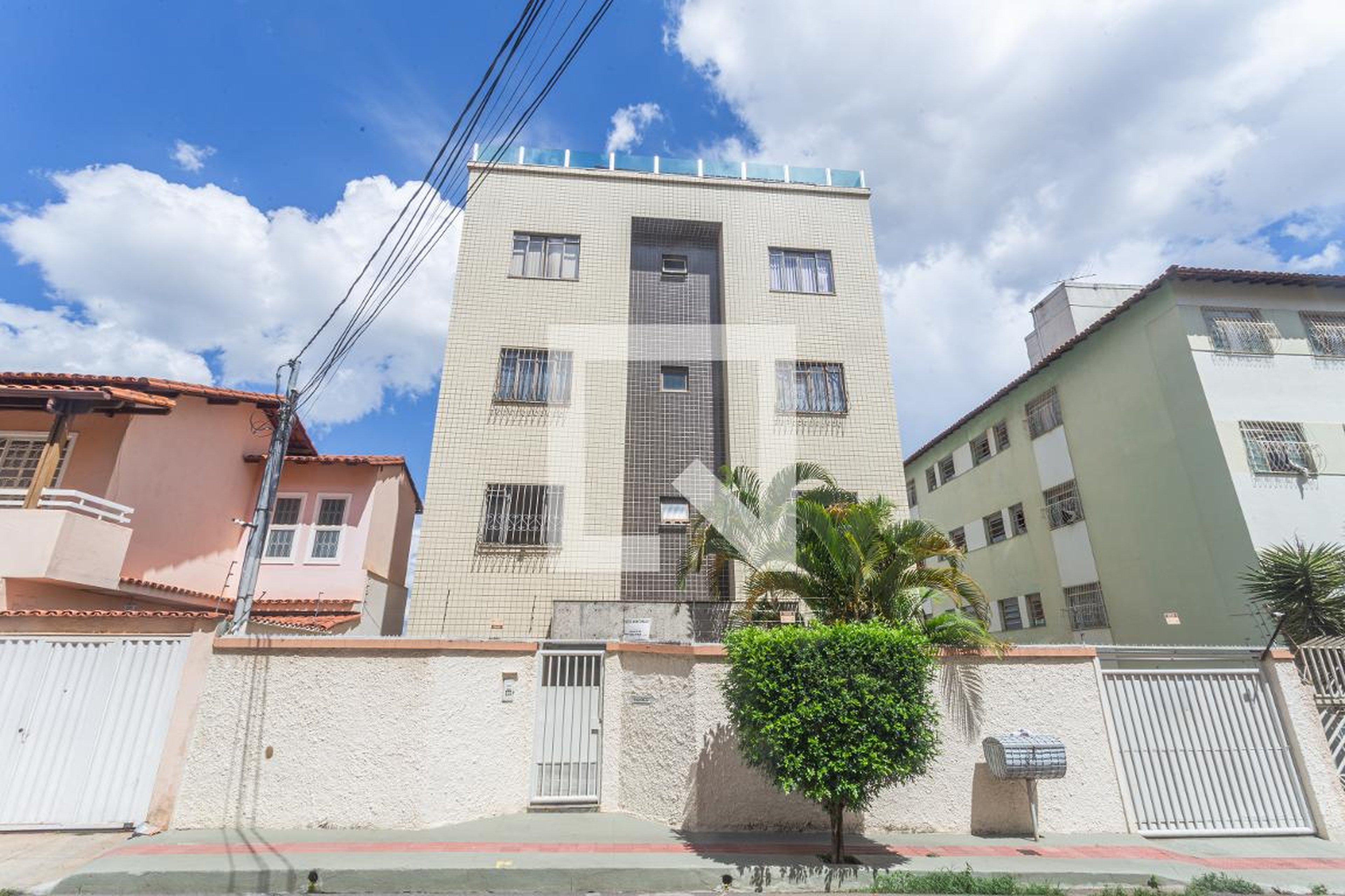 Fachada Condomínio em Rua São Mateus, 496