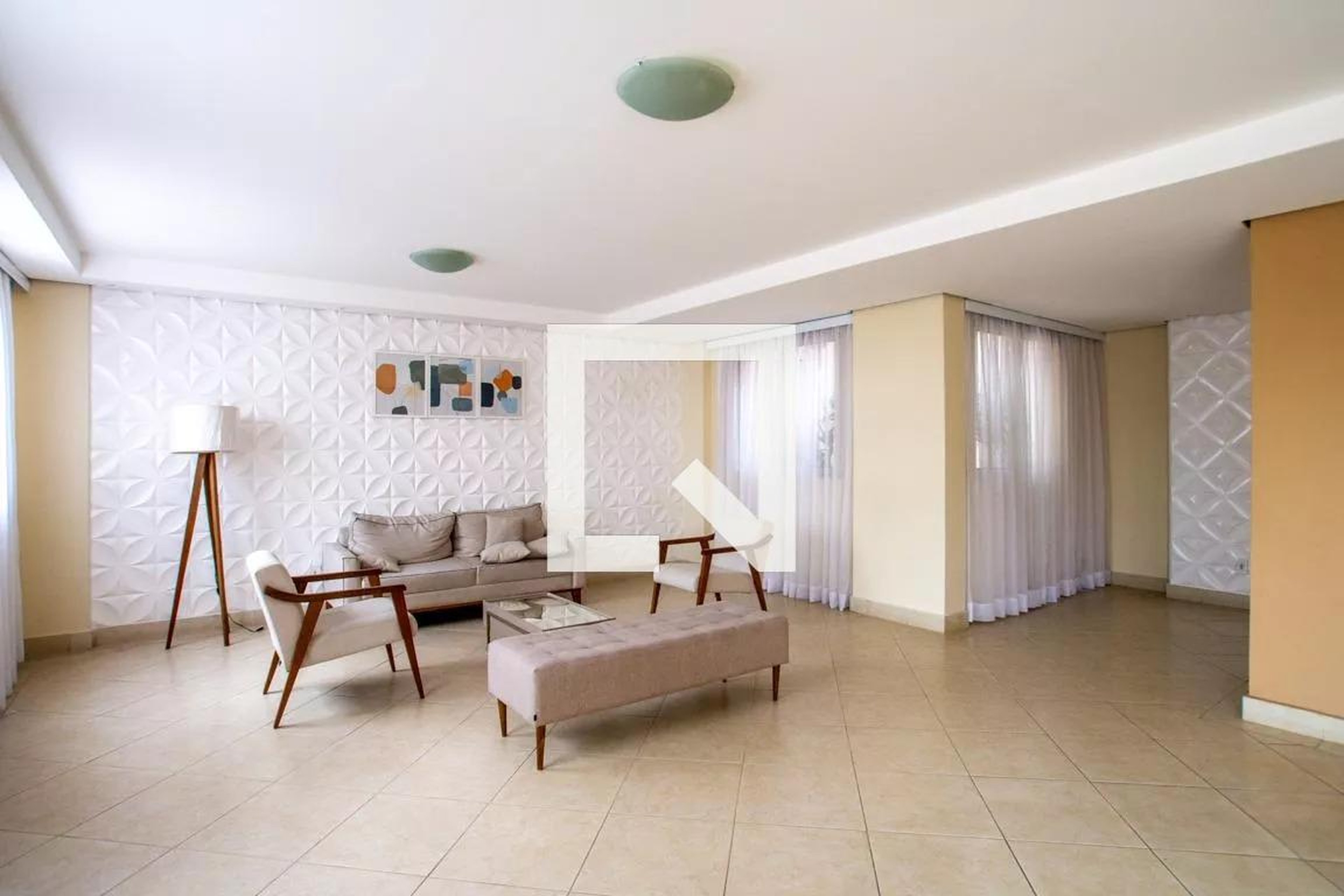 Hall social Condomínio em Rua Dona Tecla, 55