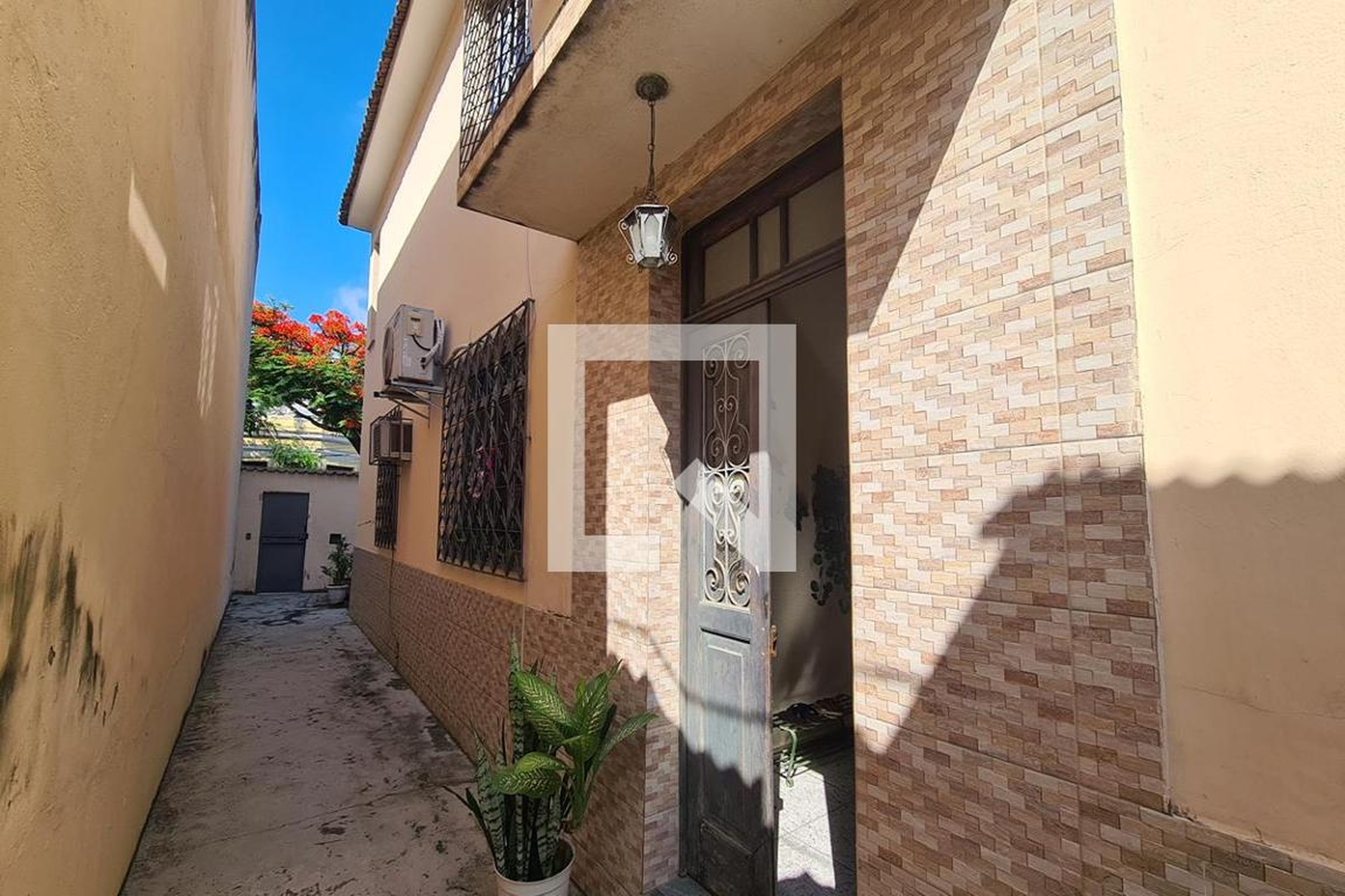 Entrada Condomínio em Rua Padre Manuel da Nóbrega, 410