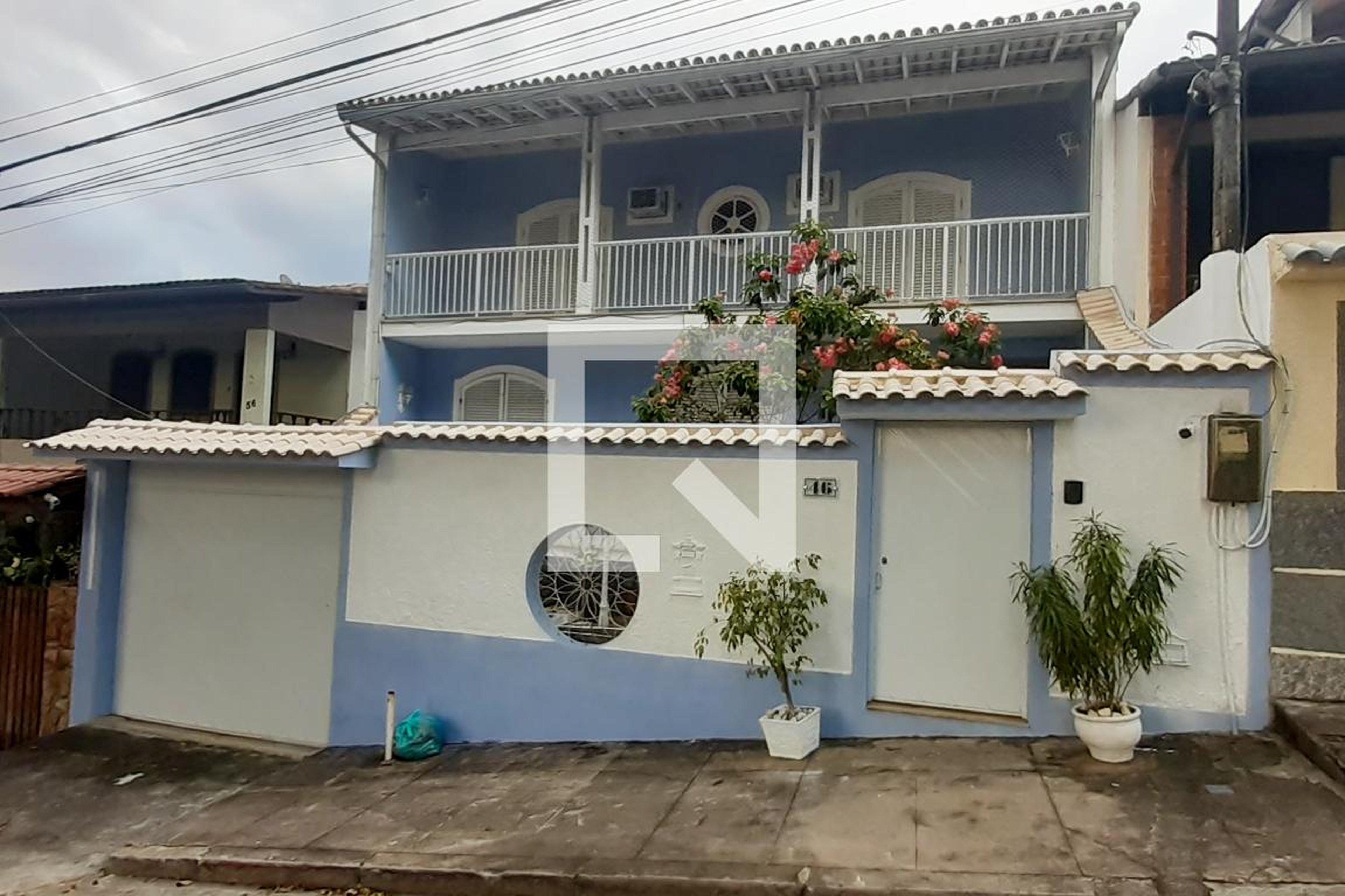 Fachada Condomínio em Rua Pedra do Conde, 46