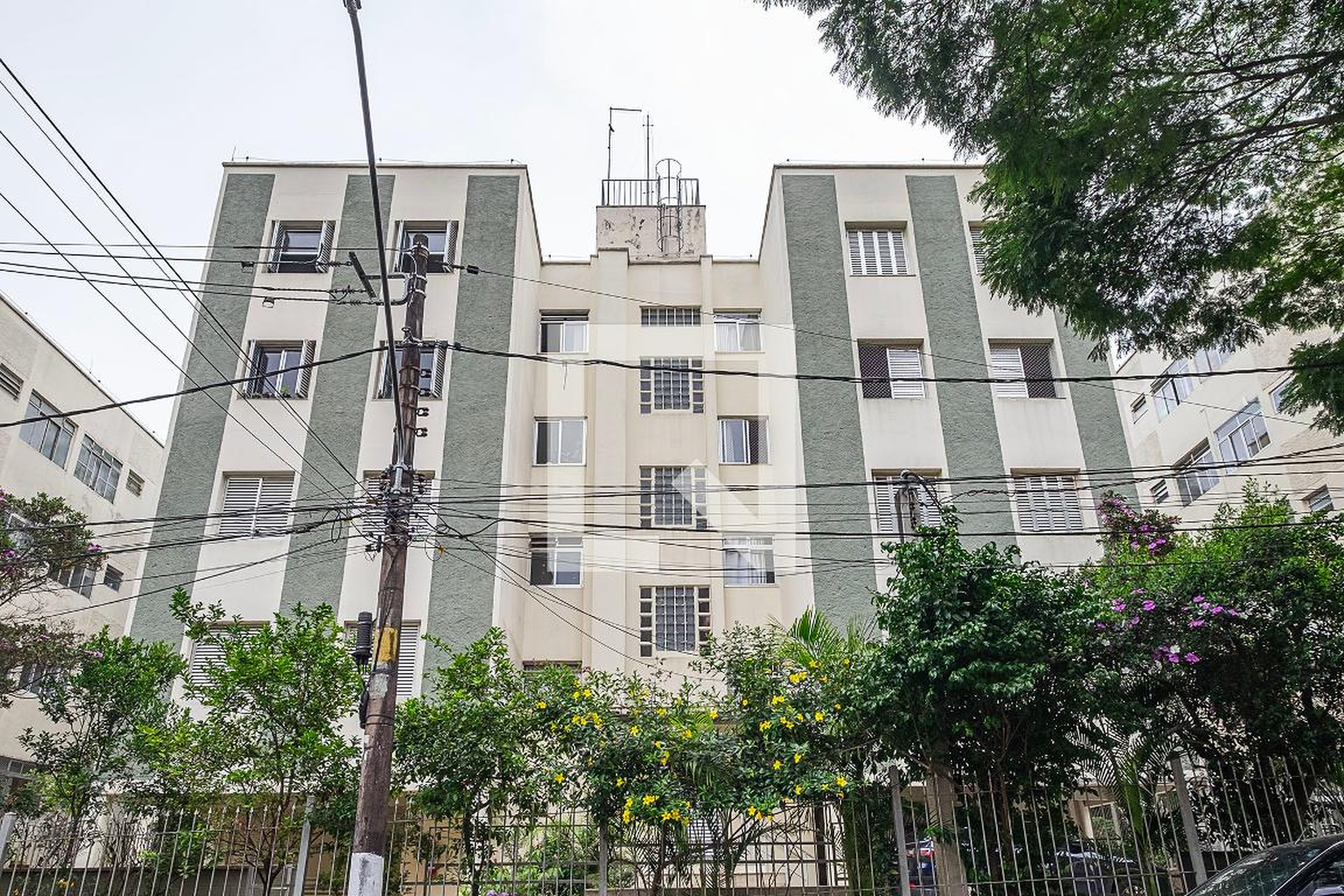 Fachada Condomínio em Rua Manuel Henrique Lopes, 30