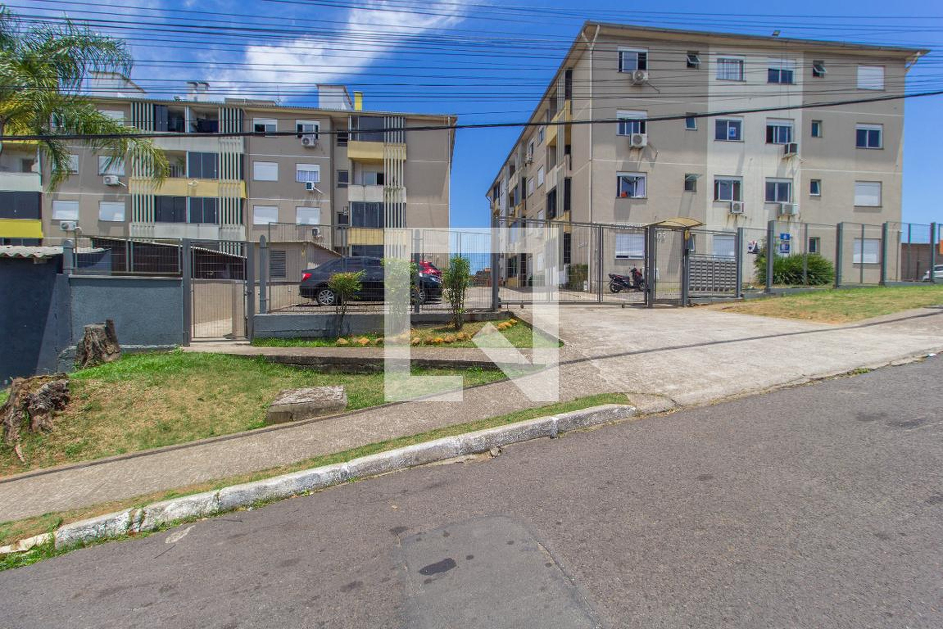 Fachada Condomínio em Rua Cézar Cambruzzi, 475