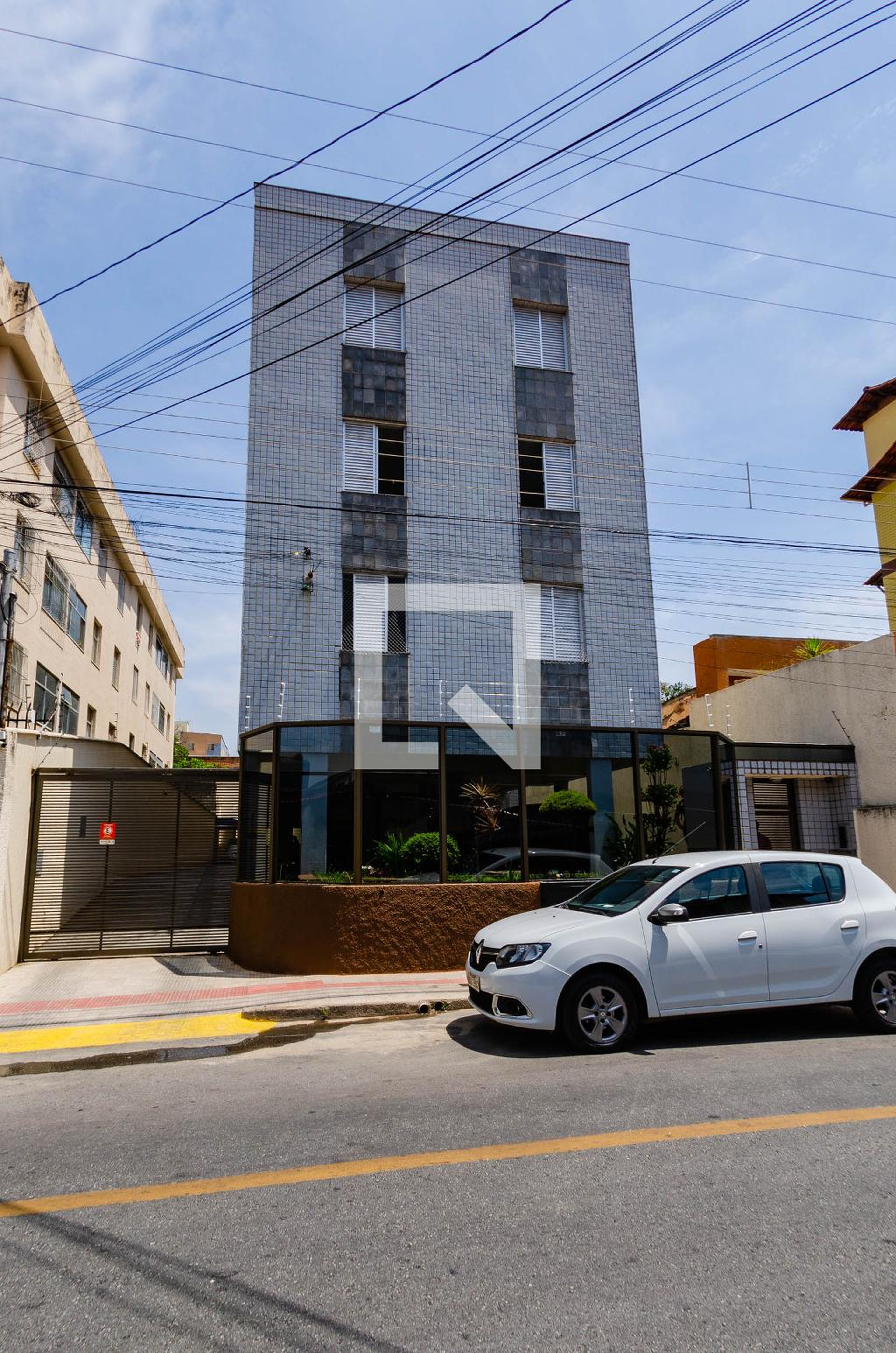 Fachada Condomínio em Rua Desembargador Tinoco, 444