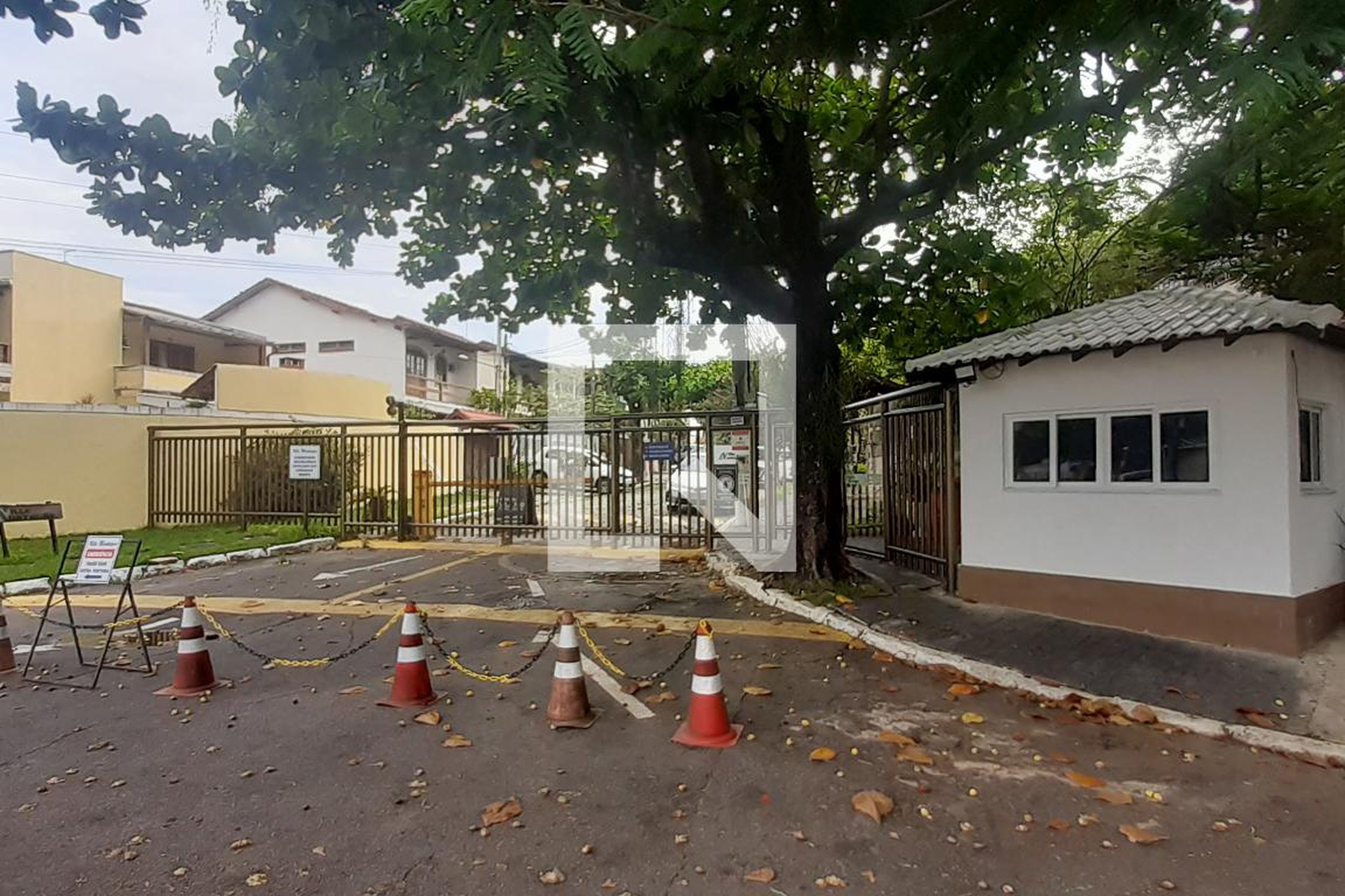 Fachada Condomínio em Rua Ministro Luiz Gallotti, 157