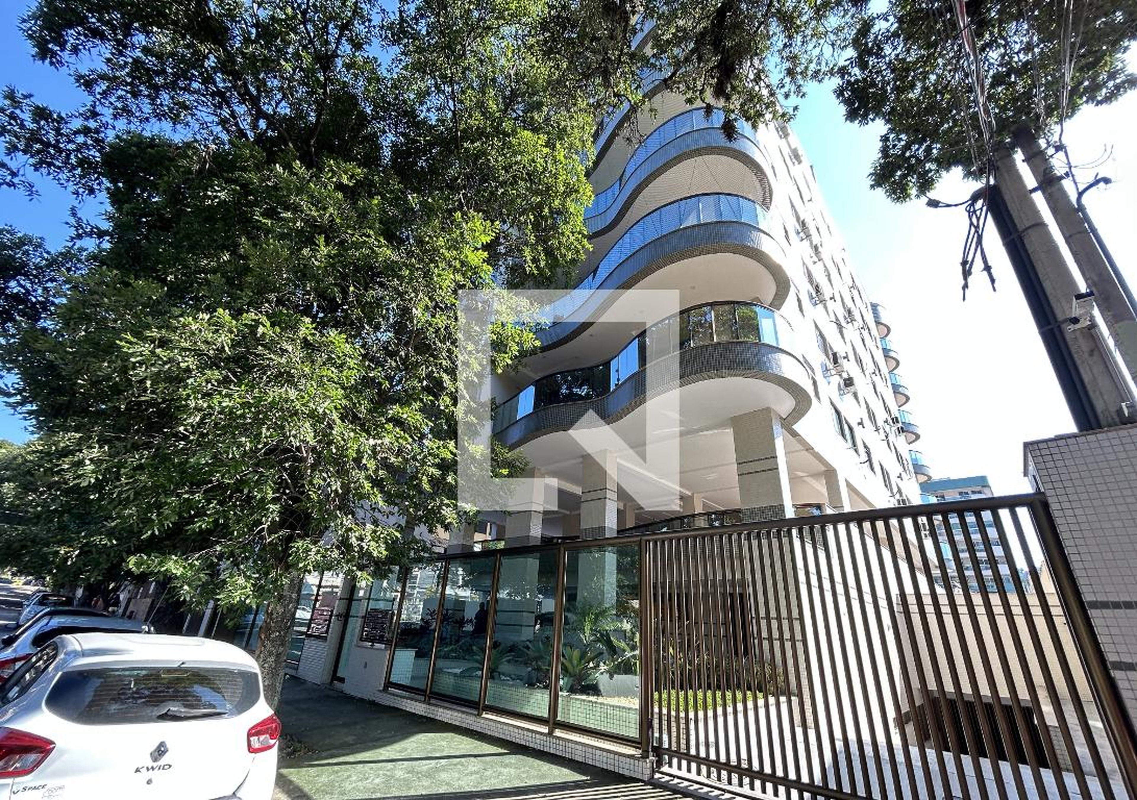 Fachada Condomínio em Rua das Rosas, 165