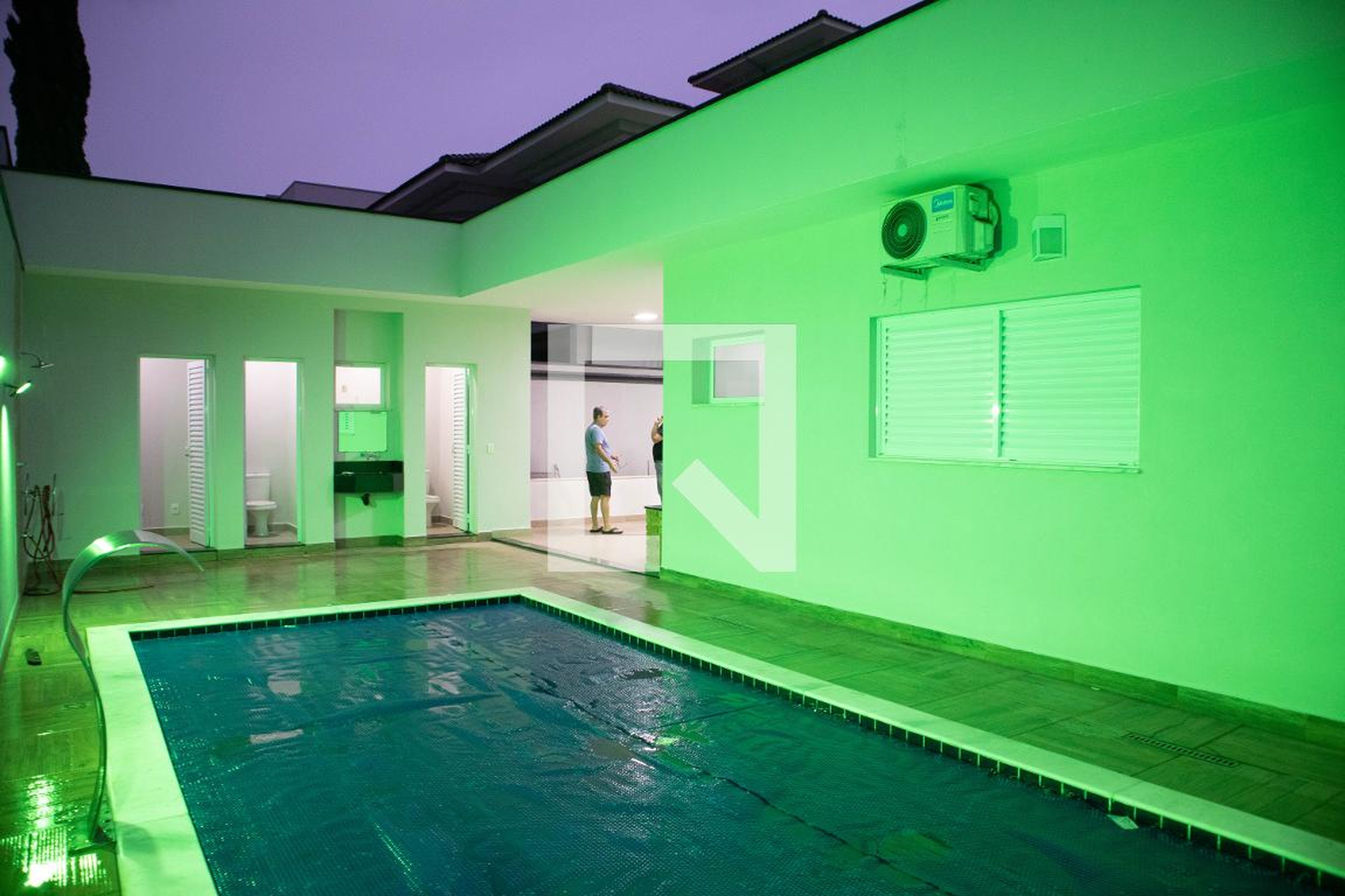 Piscina Condomínio em Rua Benedicto Baptista da Silva, 124