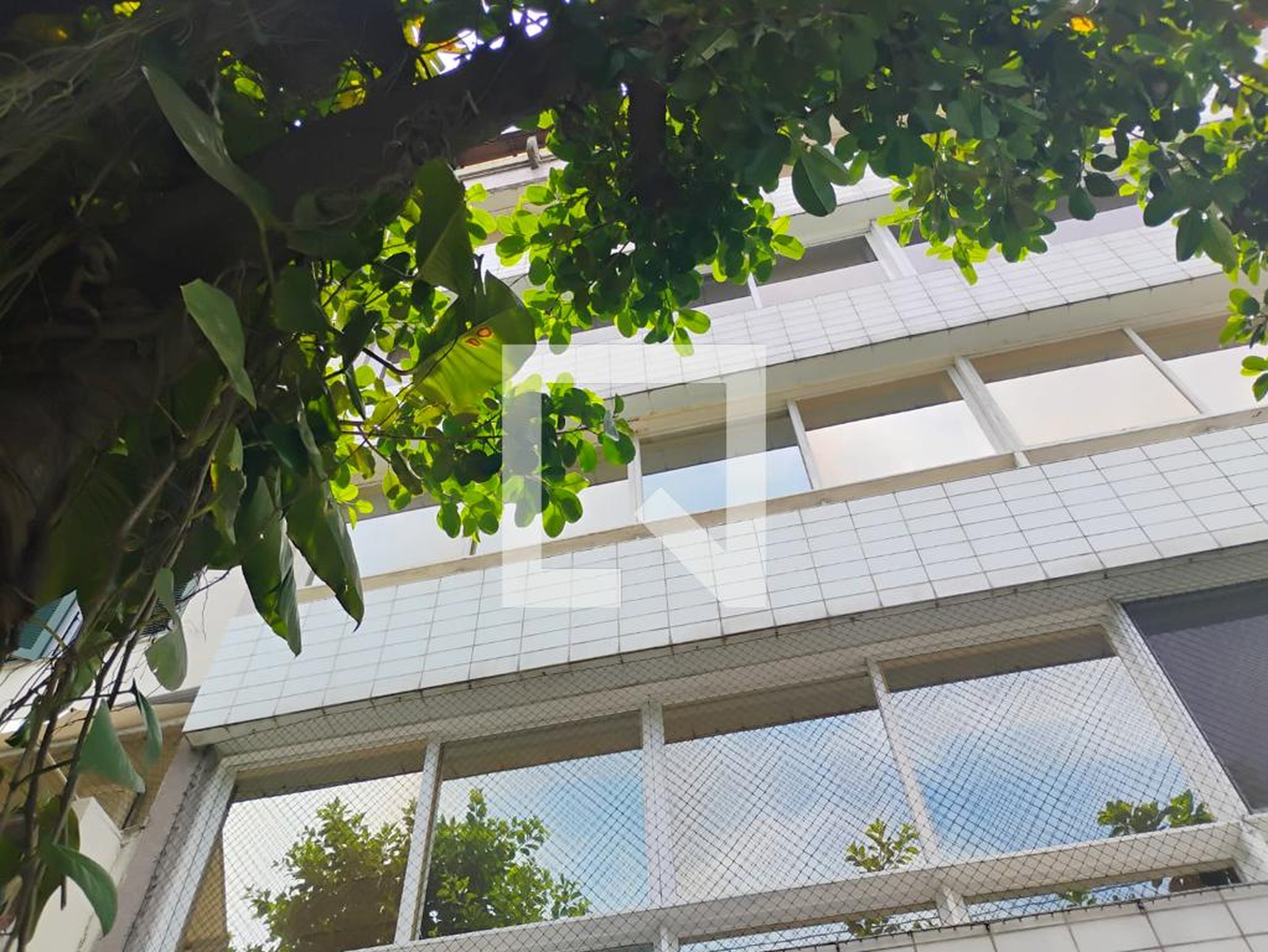 Fachada Condomínio em Rua Professor Abelardo Lóbo, 56